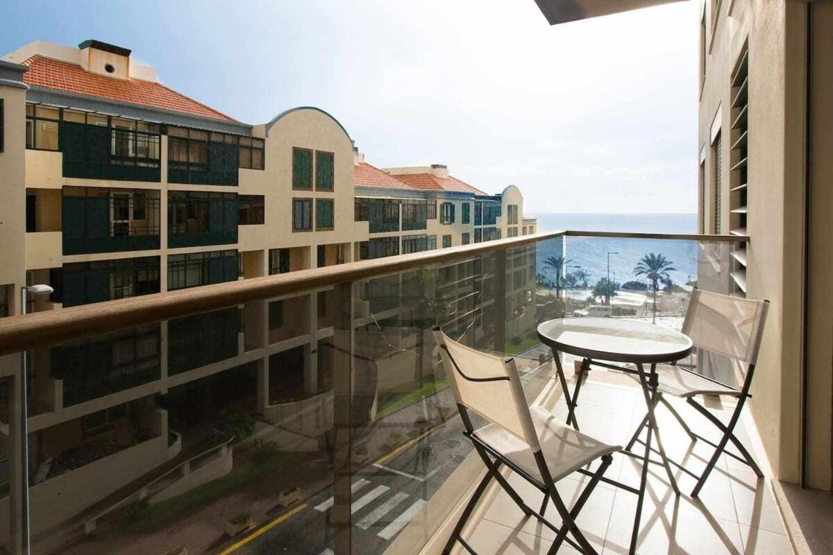 Elena's - Sea Views