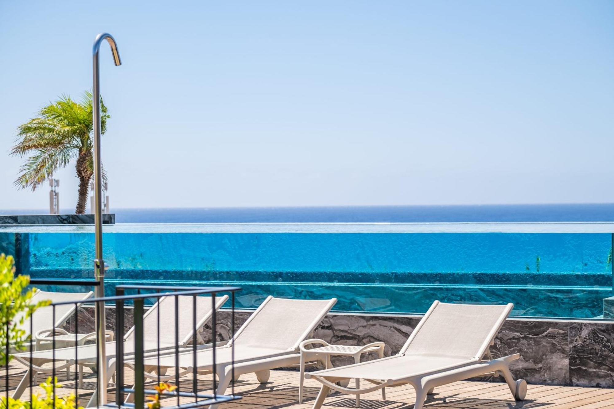 Apartment Terrace, Grill & Infinity Pool At Savoy Insular *