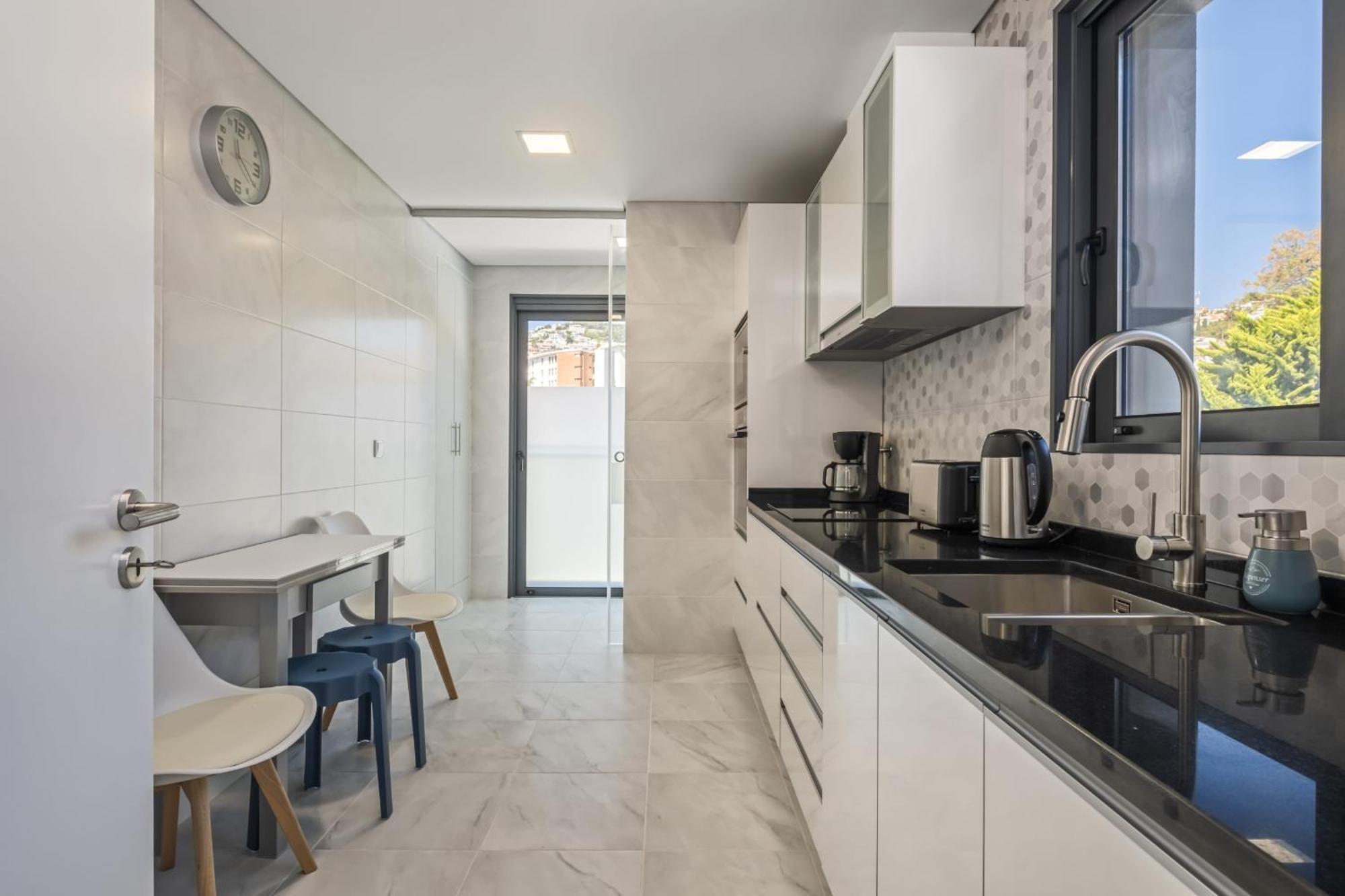 Contemporary B By Madeira Sun Travel