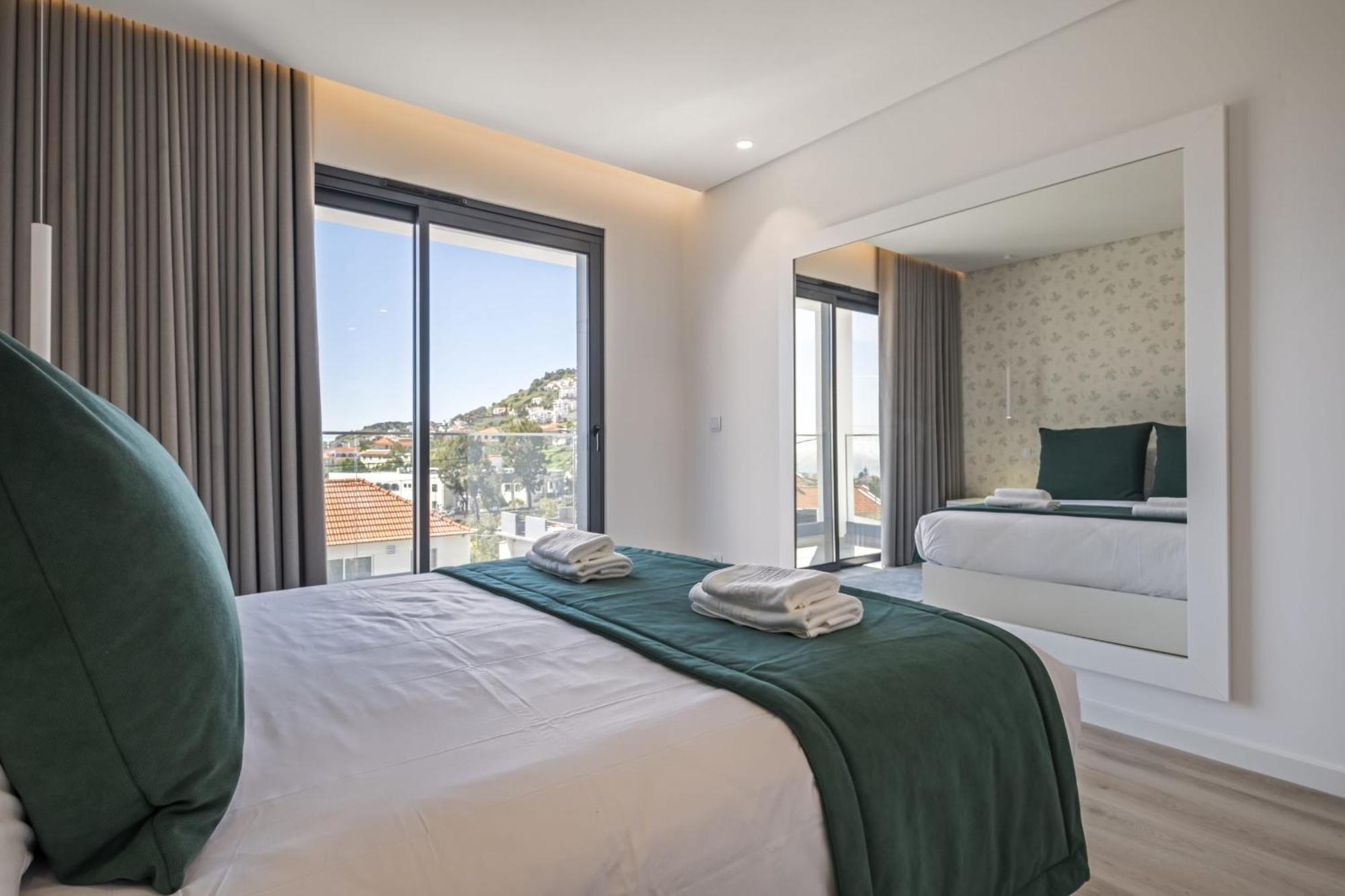 Contemporary C By Madeira Sun Travel Apartment