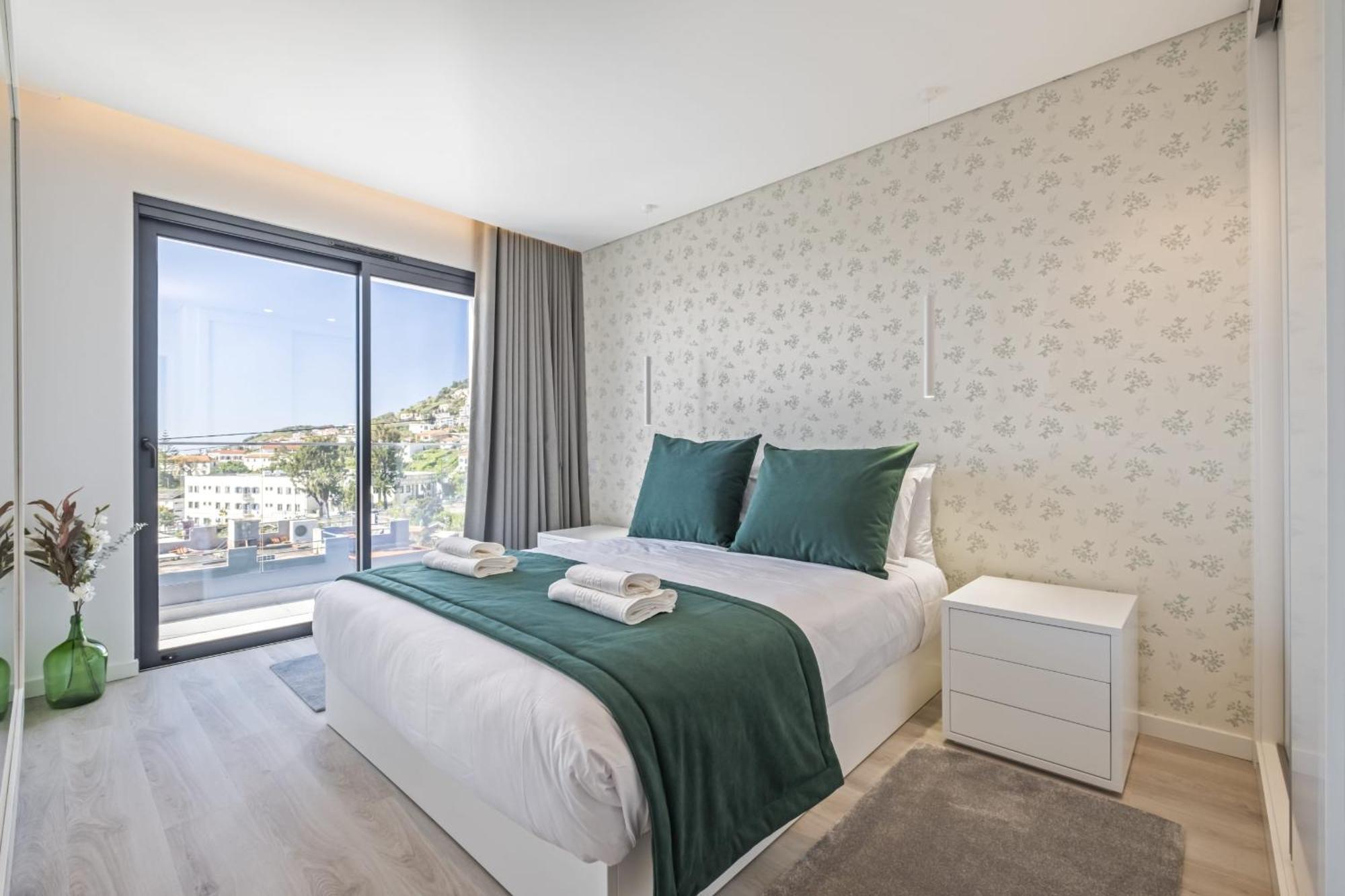 Contemporary B By Madeira Sun Travel *
