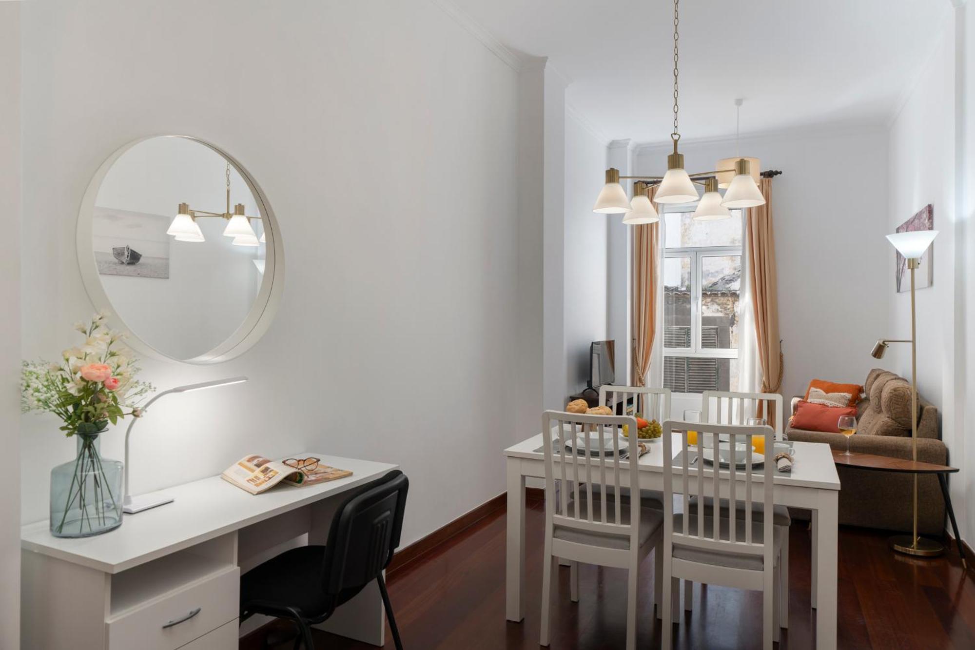 Do Carmo By An Island Apartment *