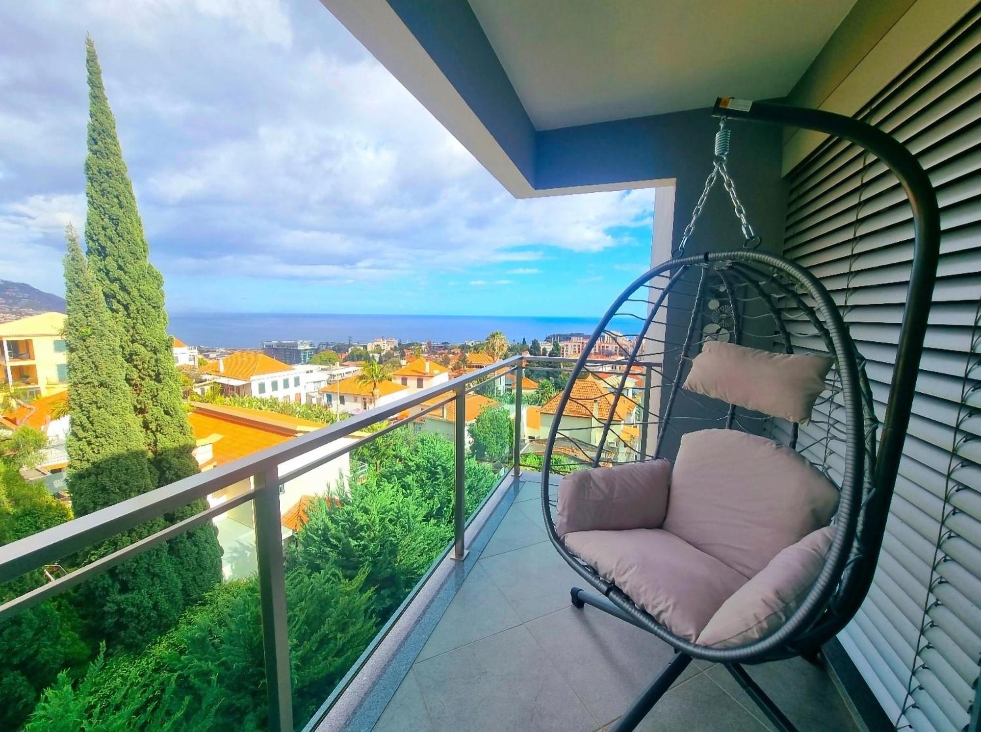 Apartment Panoramic Sunrise And Sunset Views, 5 Min From Funchal, Perfect Getaway For Travelers