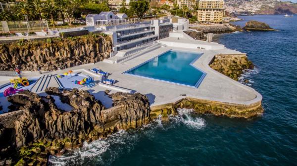 Apartment Stylish With Balcony And Amazing Views Over And The Sea *