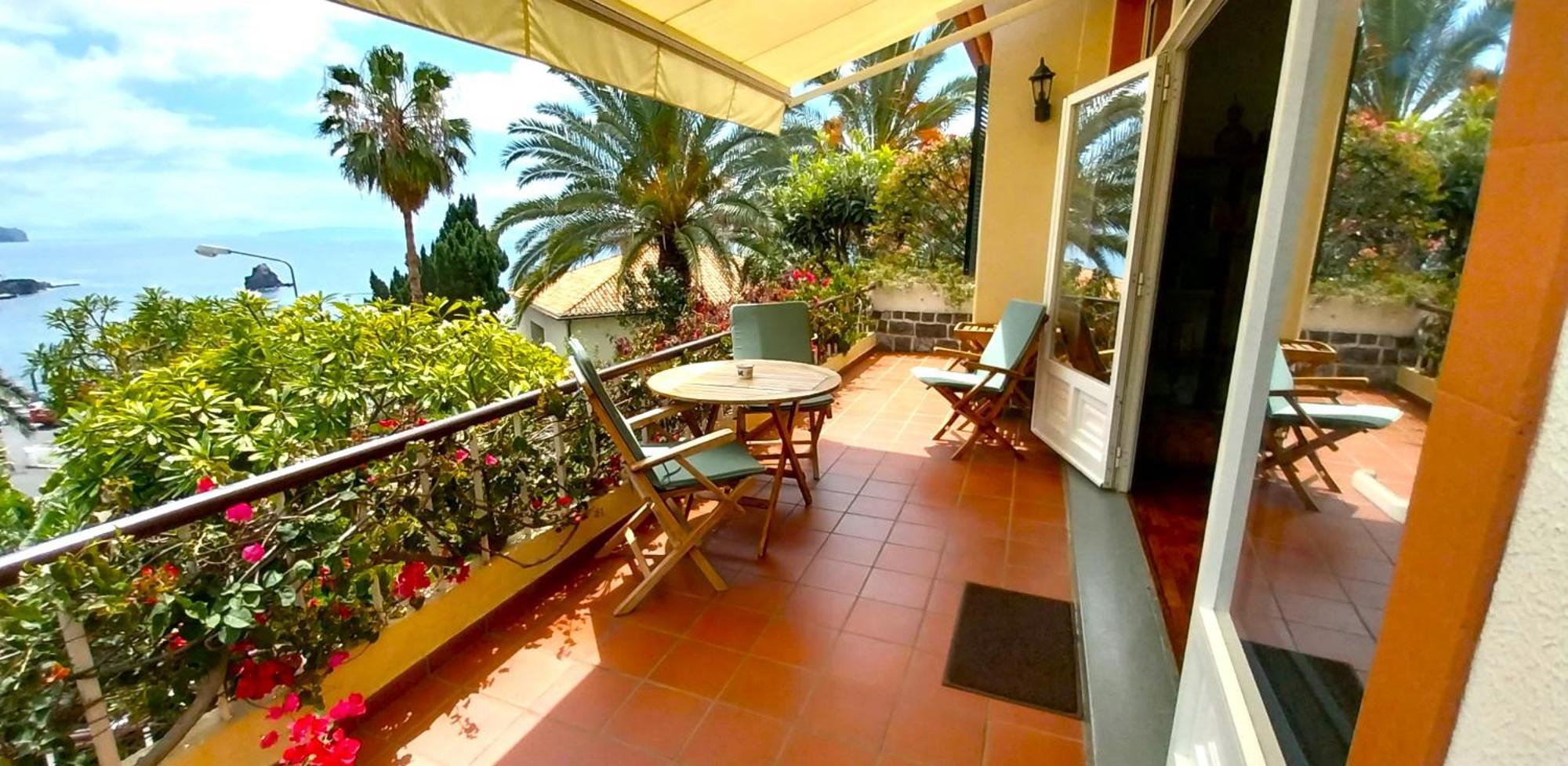 Calaca Villa *