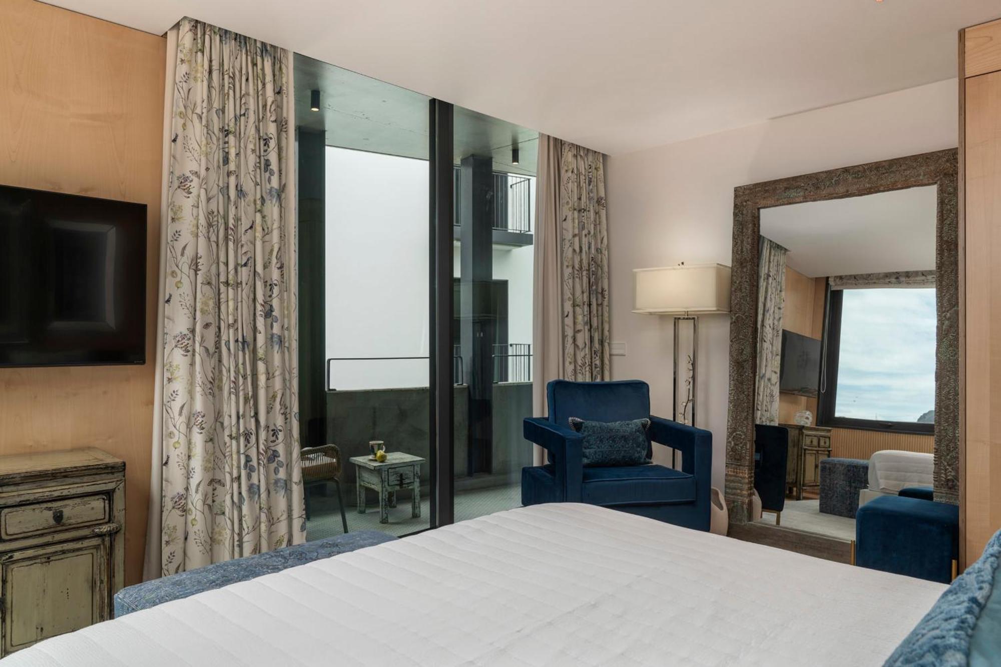 Savoy Insular Iv By An Island Apart Funchal (Madeira)