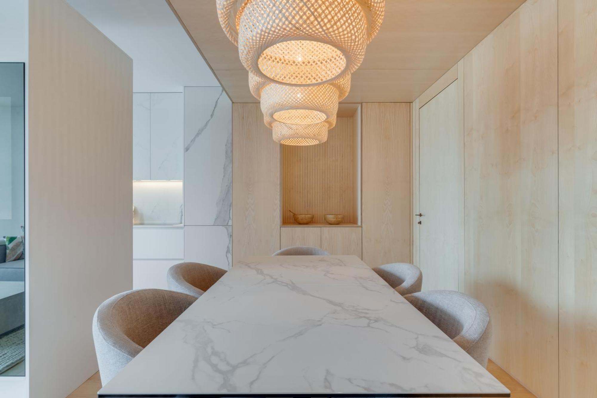 Chic Two-bedroom En In Town - Savoy Apartment