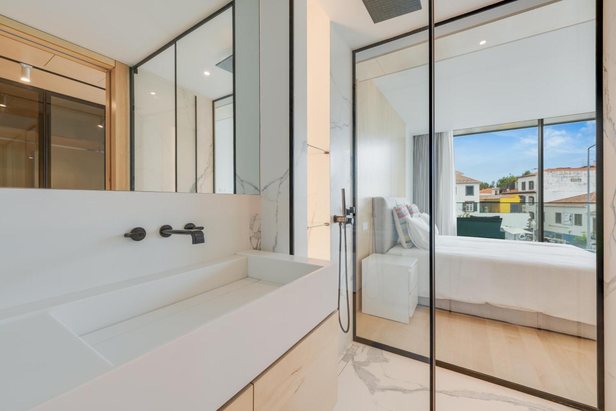 Chic Two-bedroom En In Town - Savoy Apartment Funchal (Madeira)