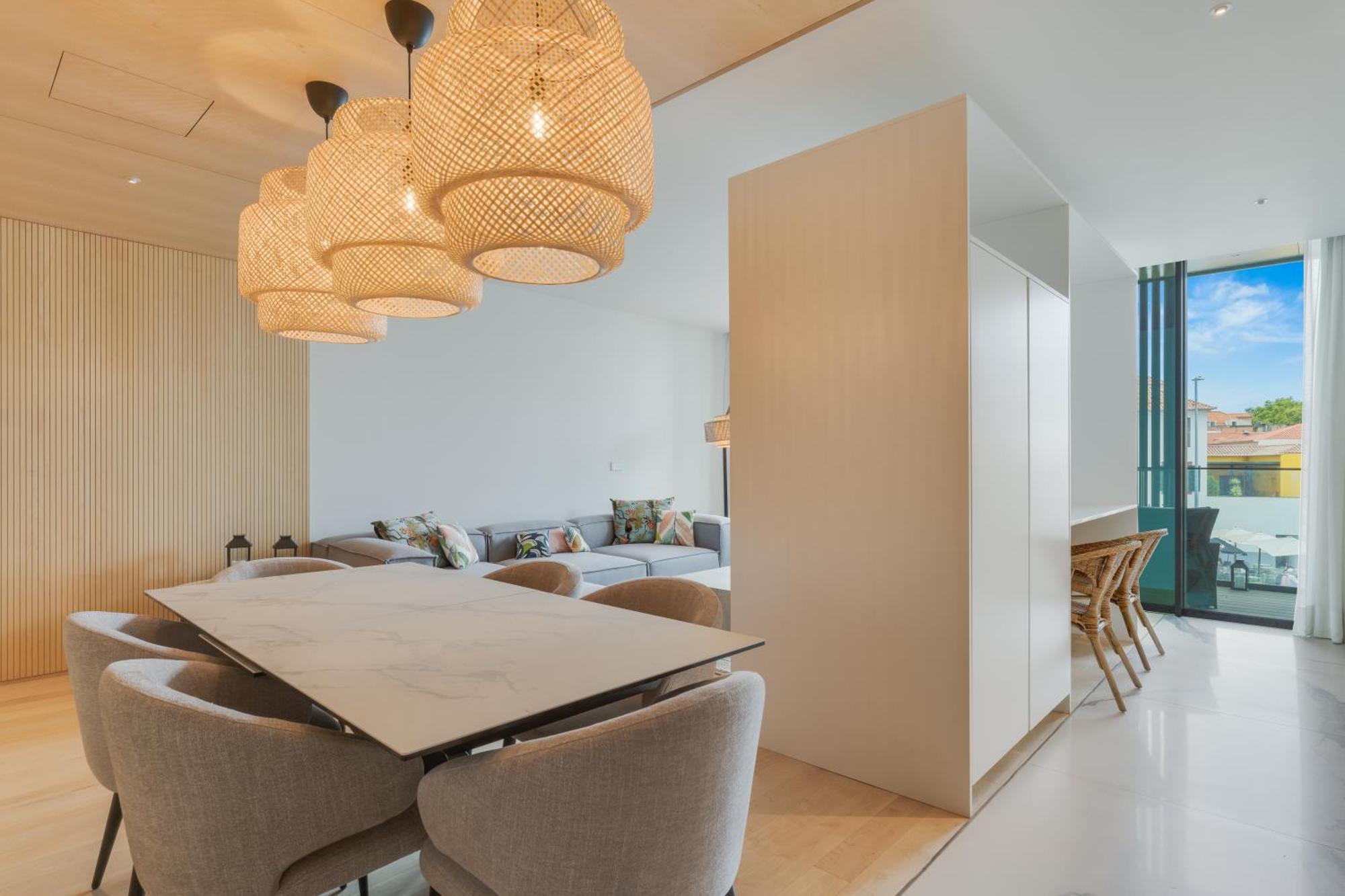Chic Two-bedroom En In Town - Savoy Apartment