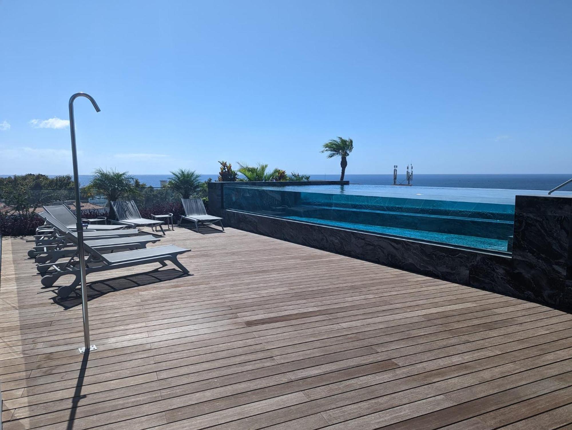 Chic Two-bedroom En In Town - Savoy Apartment *