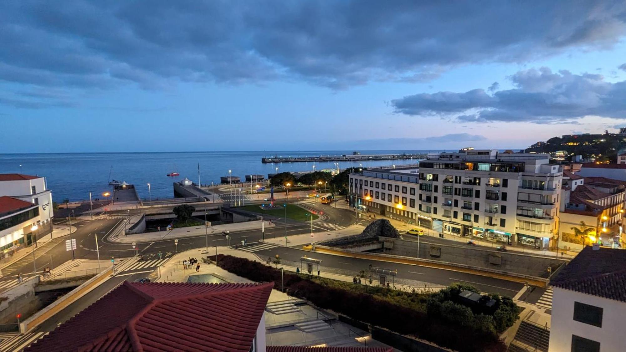 Chic Two-bedroom En In Town - Savoy Apartment Funchal (Madeira)