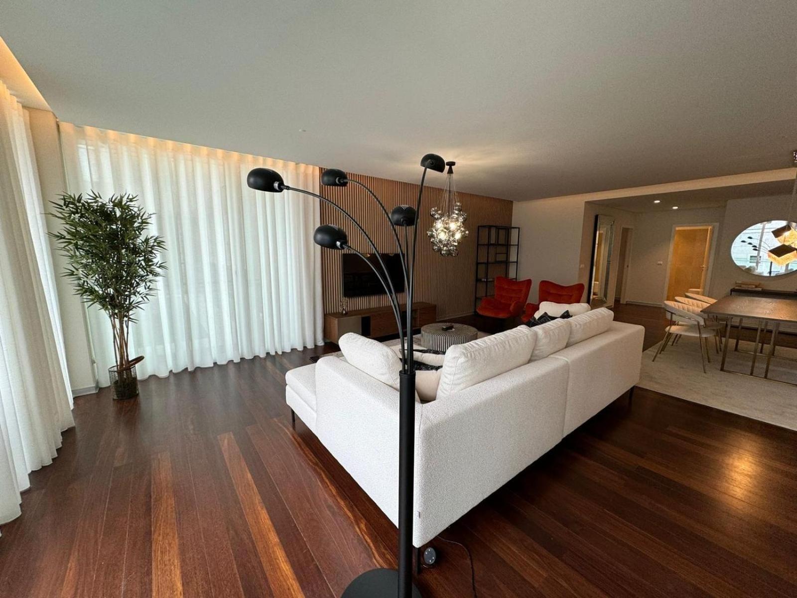 Apartment Next Corner Plaza