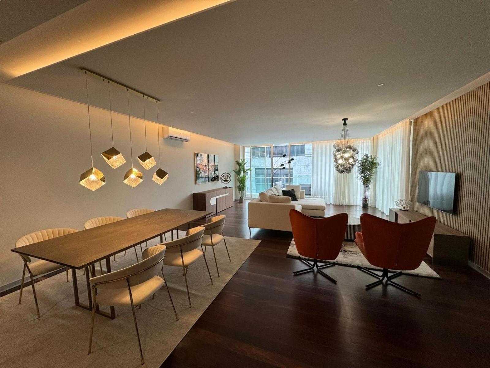Next Corner Plaza Apartment *