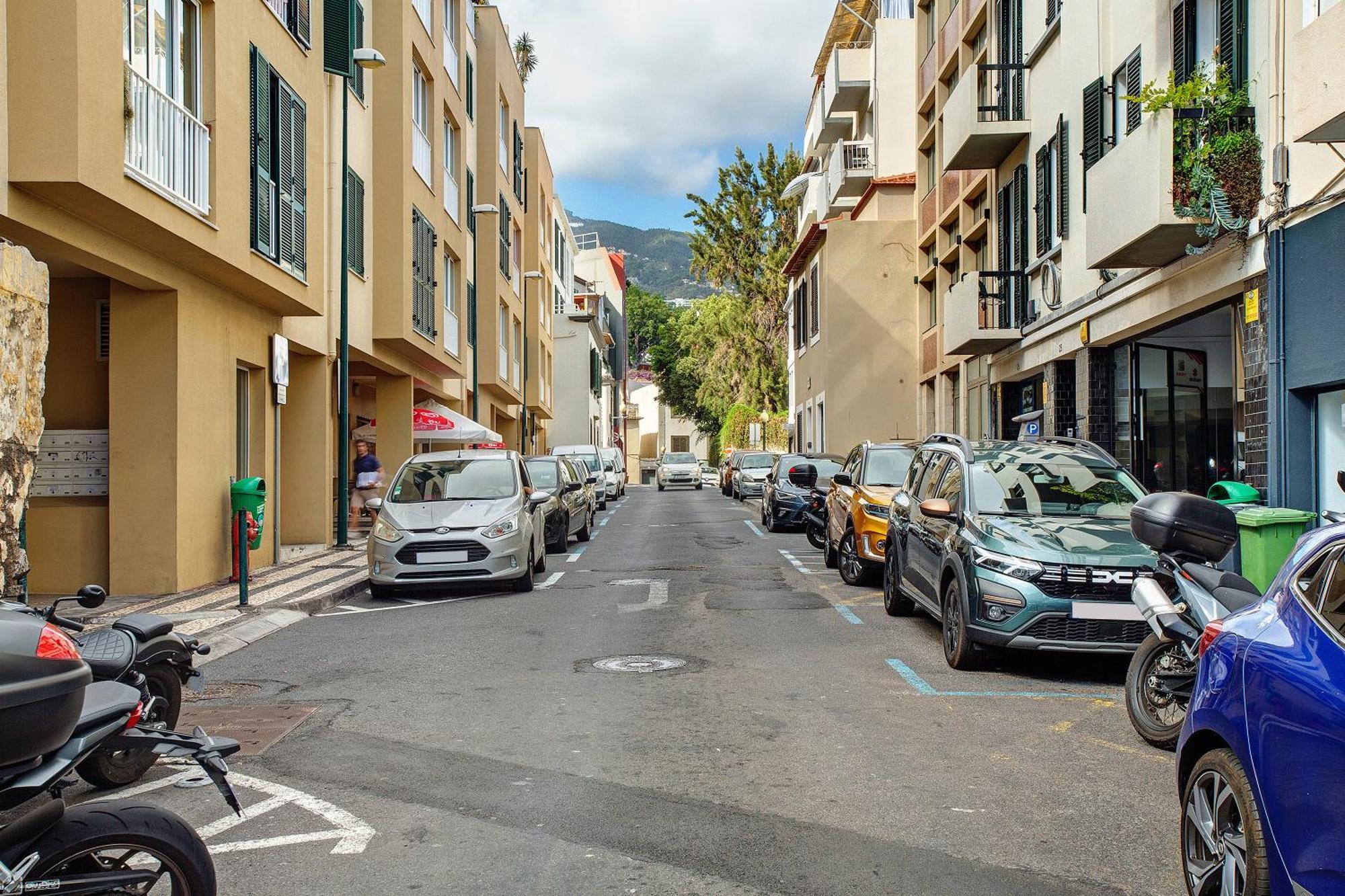 Holiday Center - T0 Apartment Funchal (Madeira)