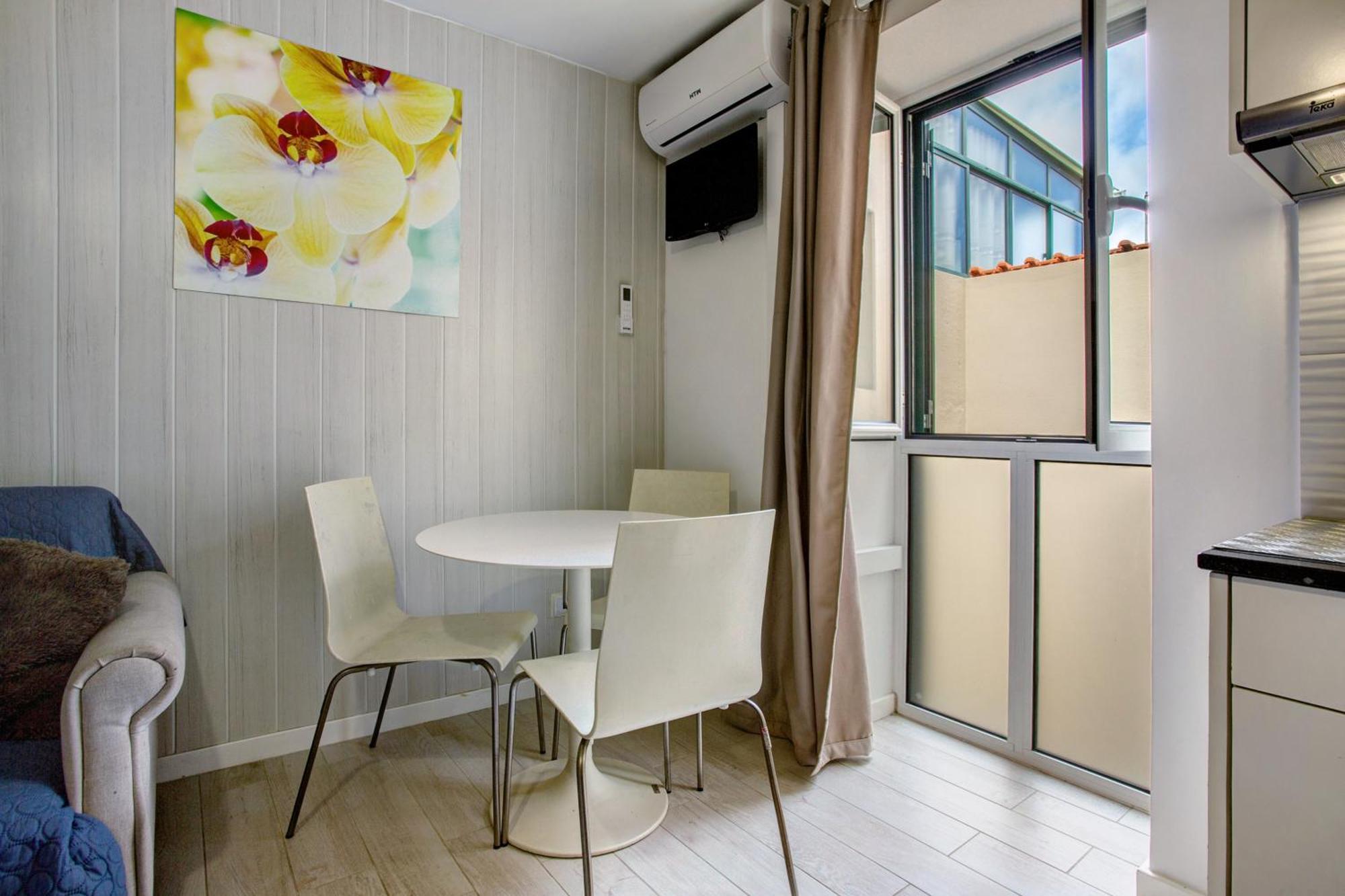 Holiday Center - T0 Funchal (Madeira)
