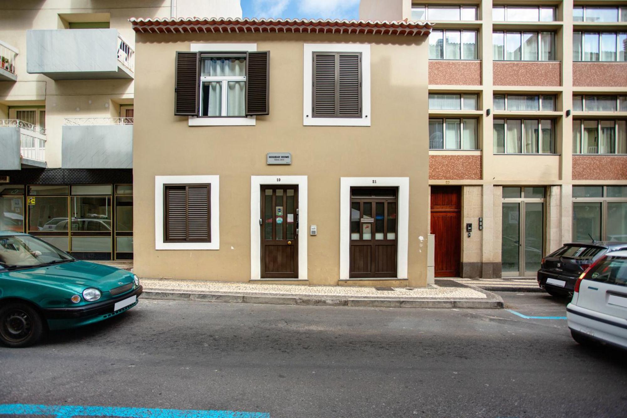 Apartment Holiday Center - T0 Funchal (Madeira)