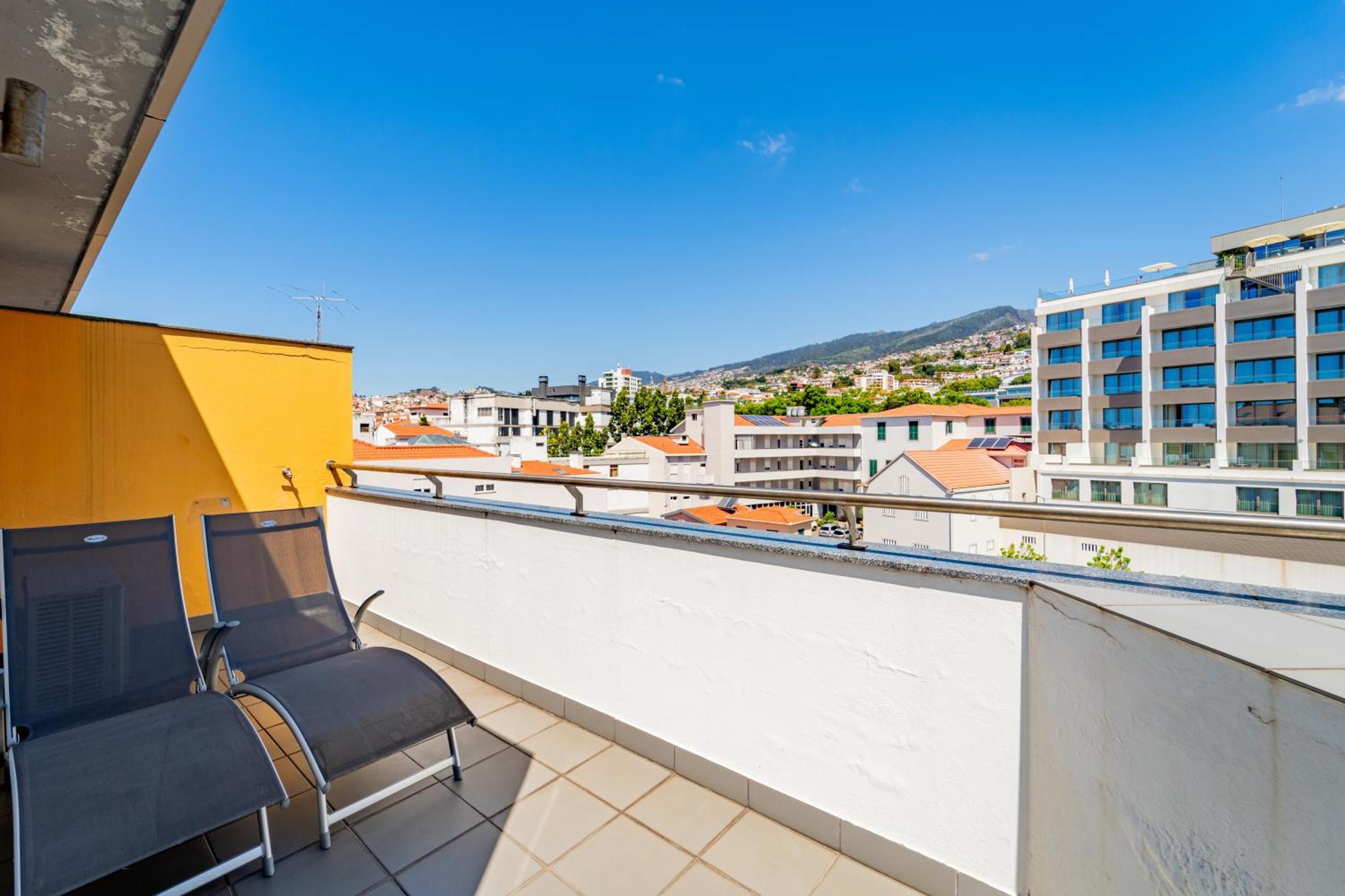 Penthouse In The Center Of *
