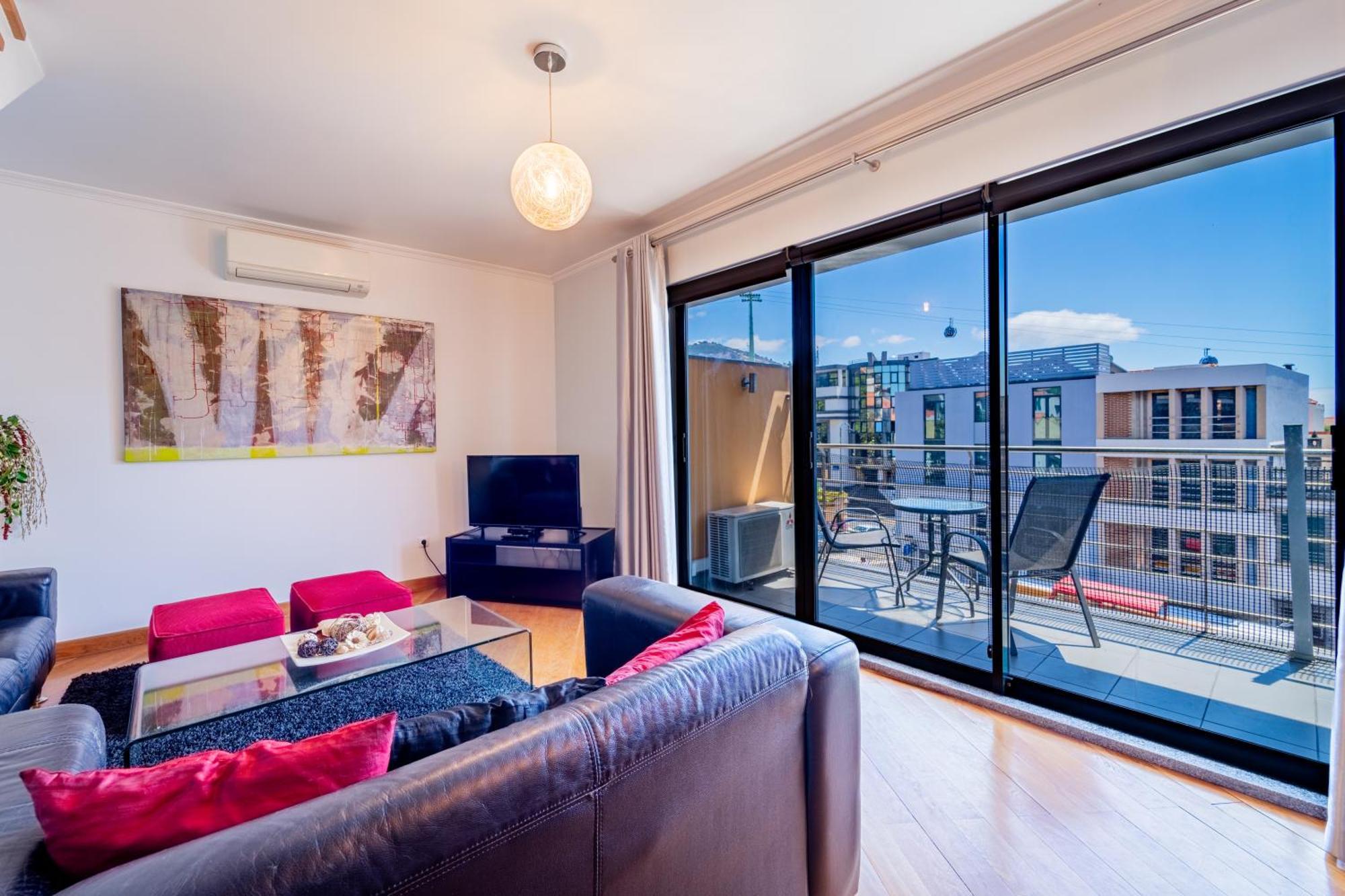 Penthouse In The Center Of Apartment *