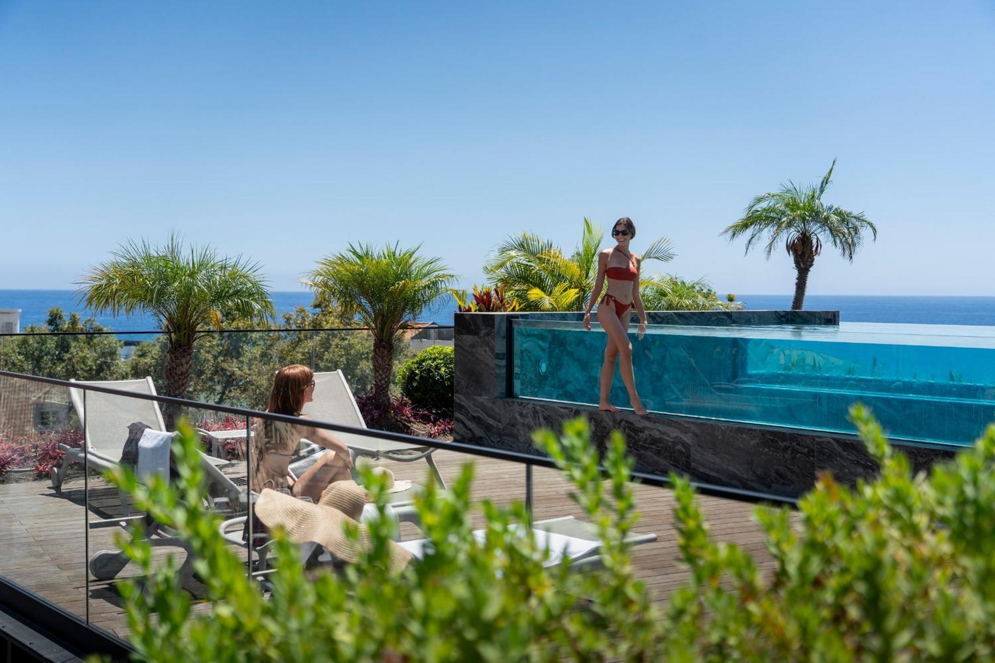 Savoy Insular Ii By An Island