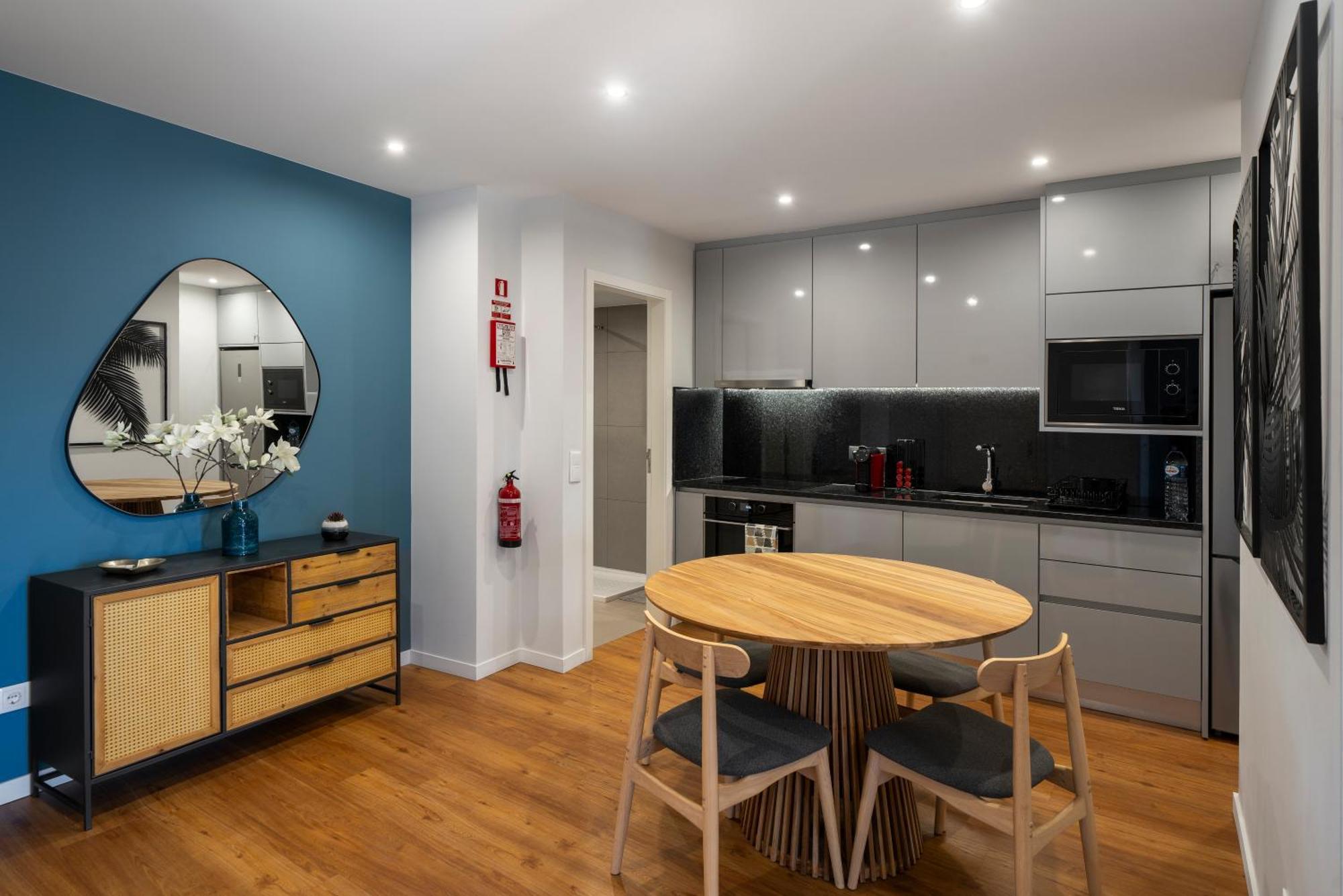 Atlantic Blue 1 - Center With Garage Apartment