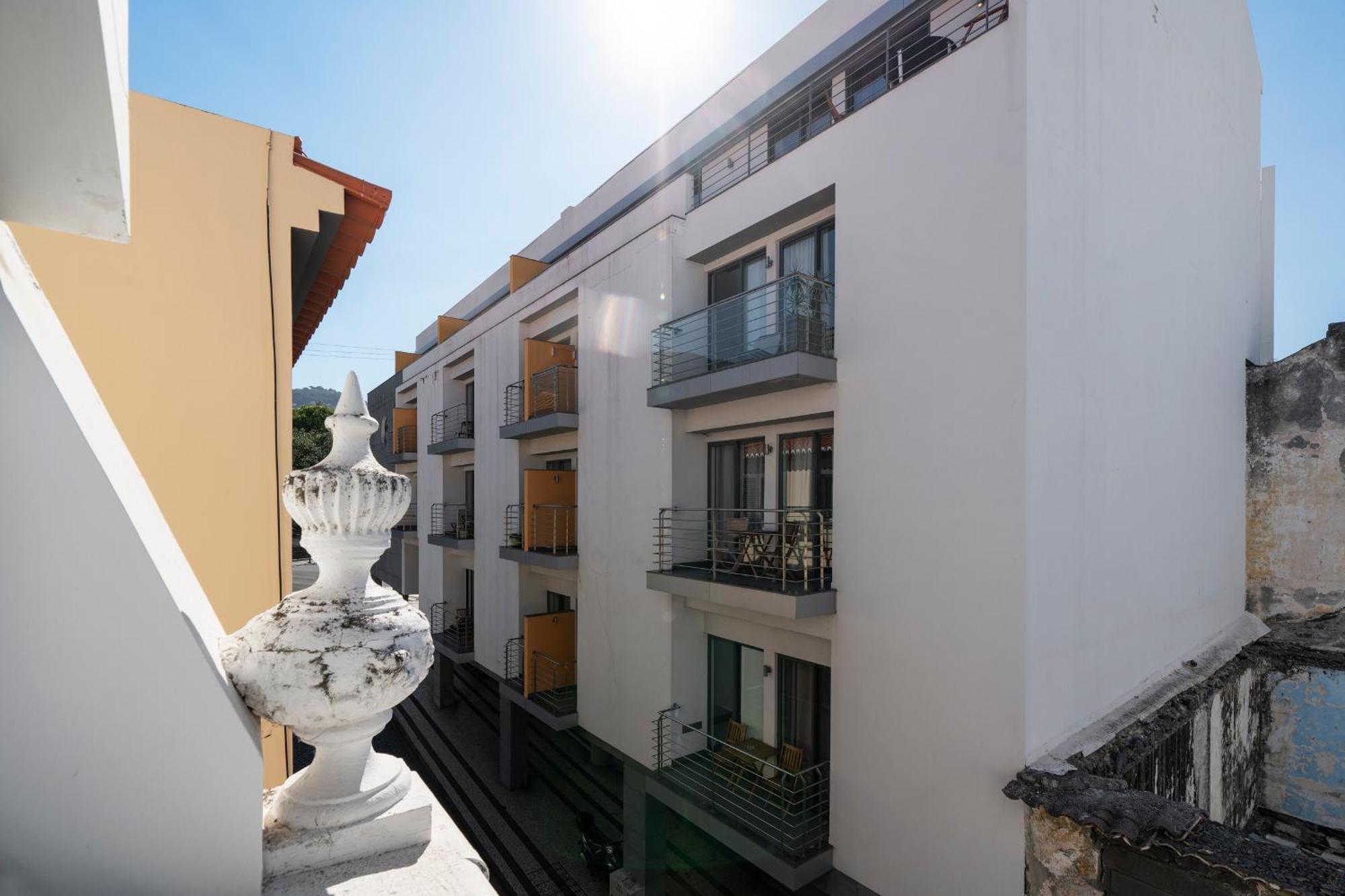 Do Carmo By An Island Apartment *