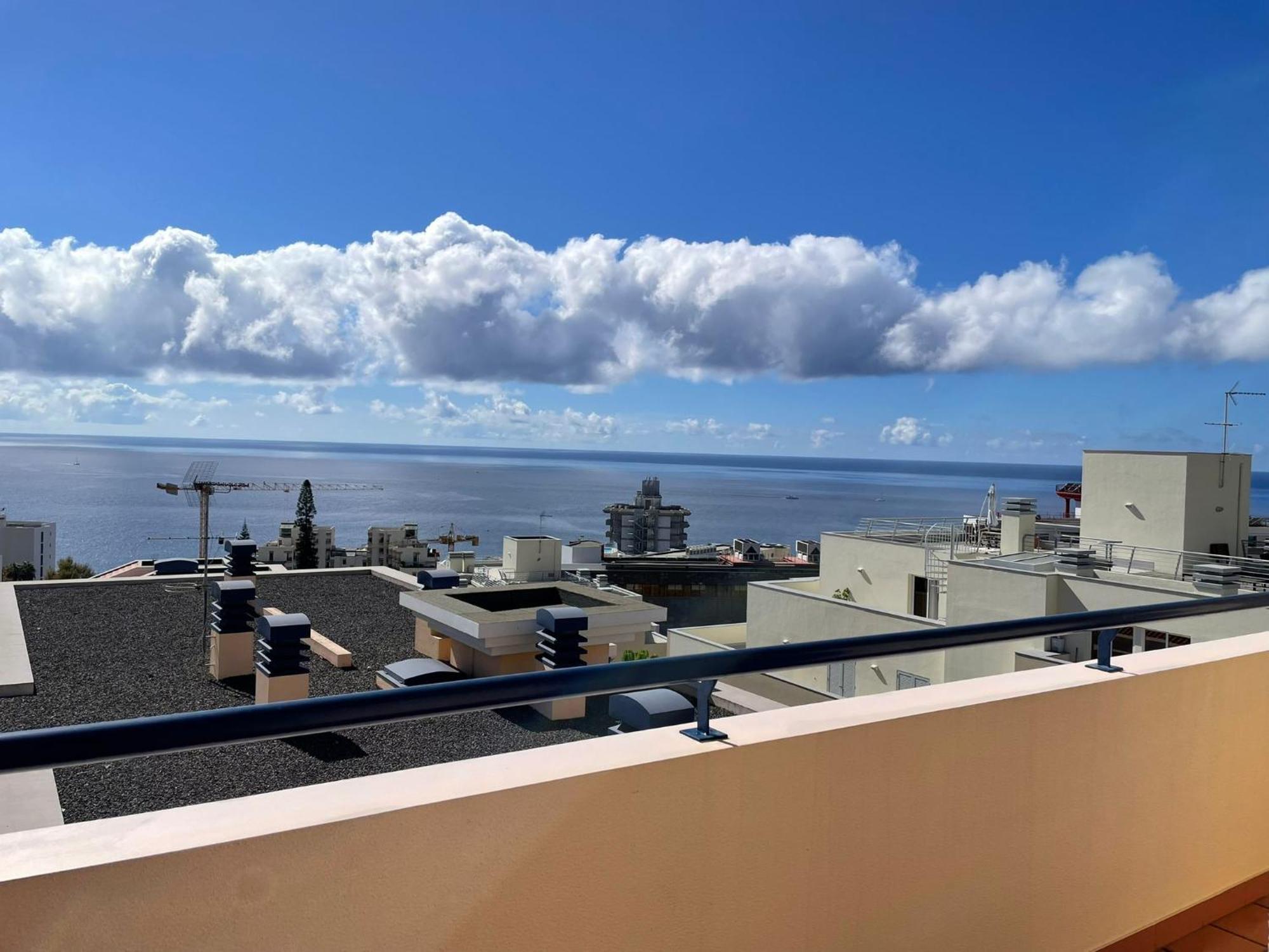 Madeira Sunny Penthouse Apartment *