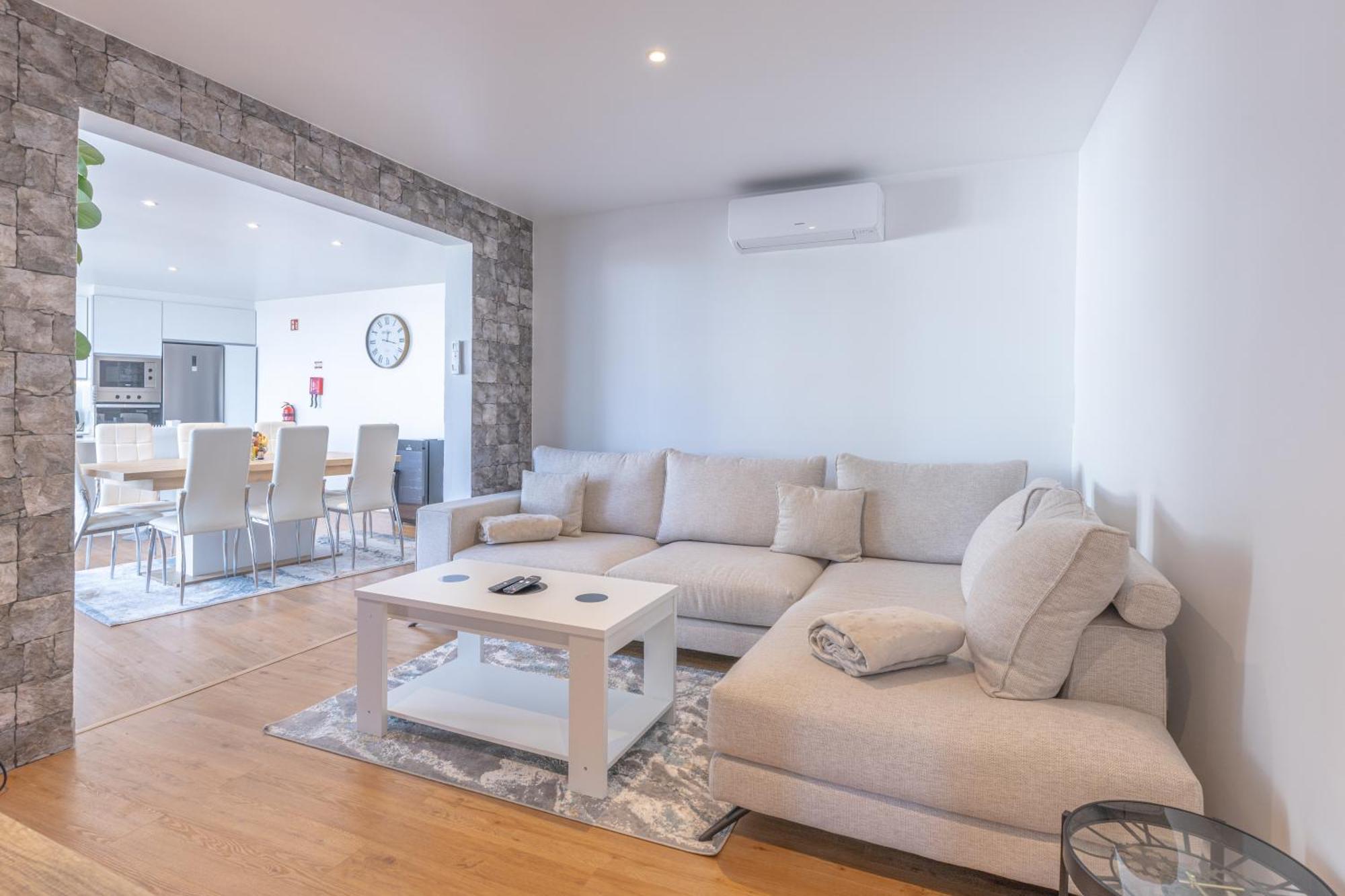 Flowers Island House 5 *