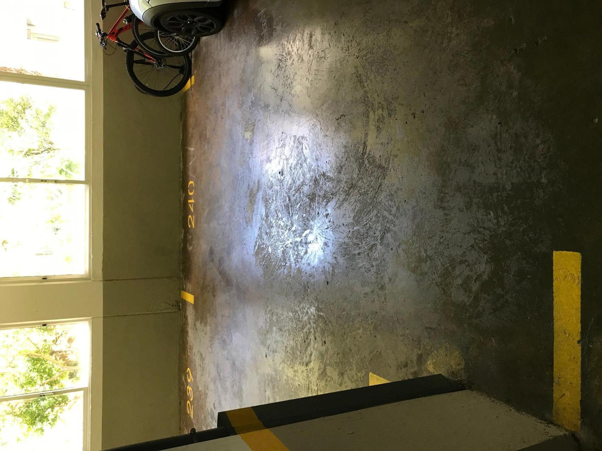 Mit Pool