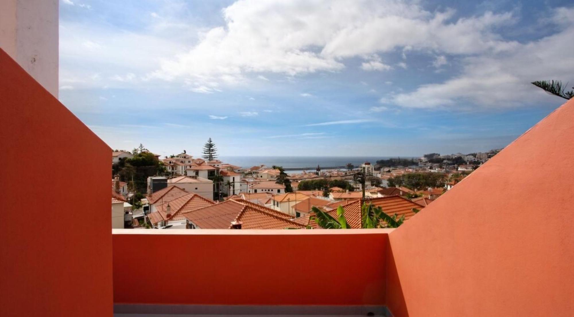 O Farol Do * Funchal (Madeira)