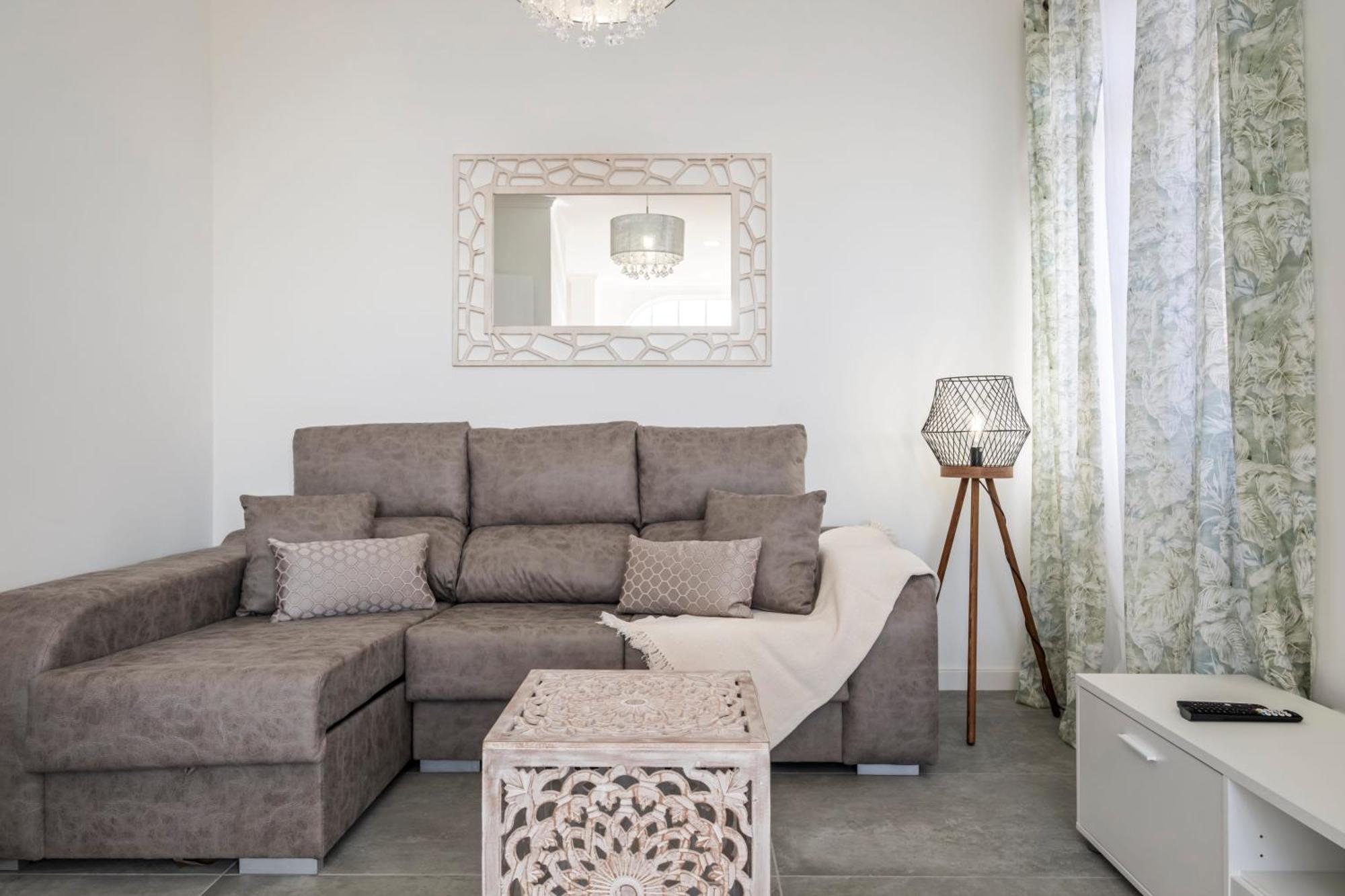 Betty's By Alma Holiday home *