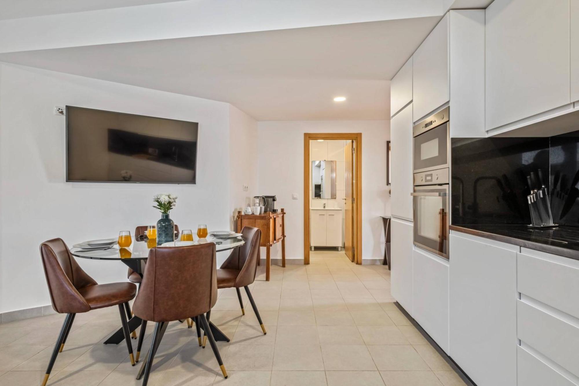 Tornos Apartment *