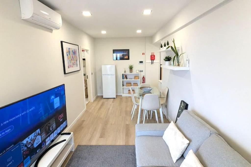 Top-floor One-bedroom Flats - Peaceful With Ocean And Views Apartamento