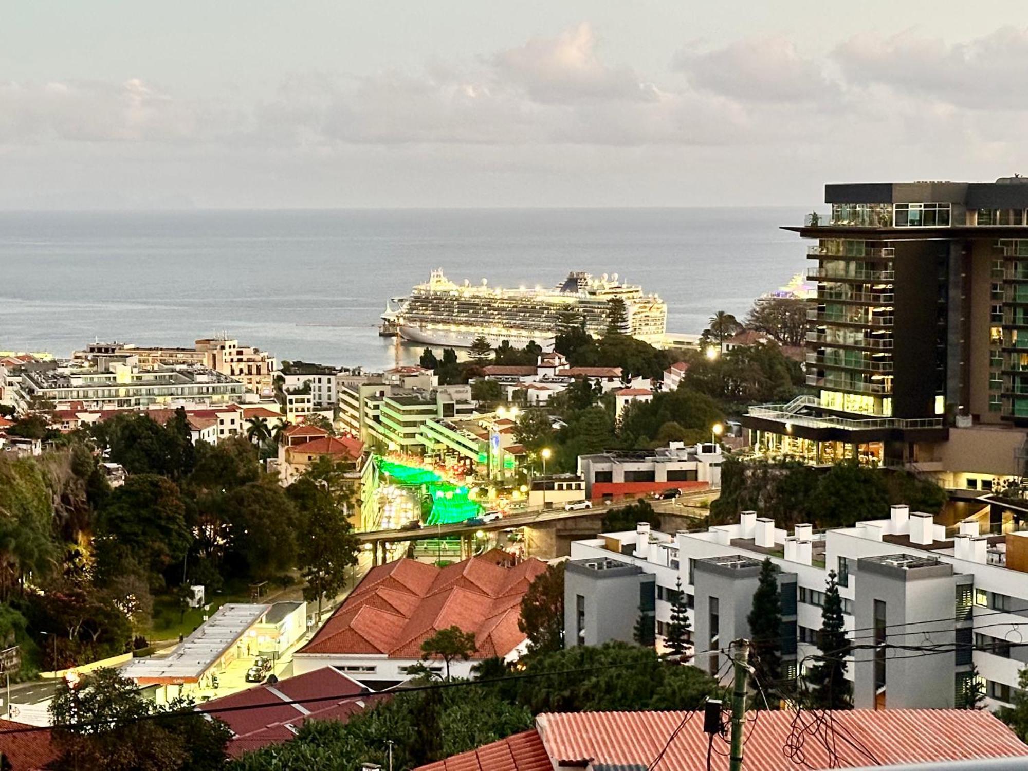 Private Rooftop Sunny Terrace In Apartamento Funchal (Madeira)