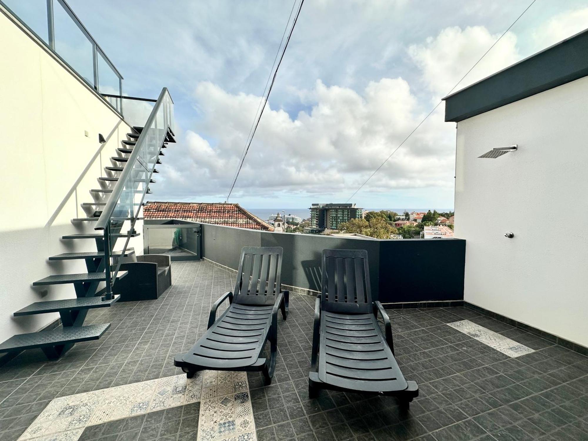 Private Rooftop Sunny Terrace In Apartamento Funchal (Madeira)