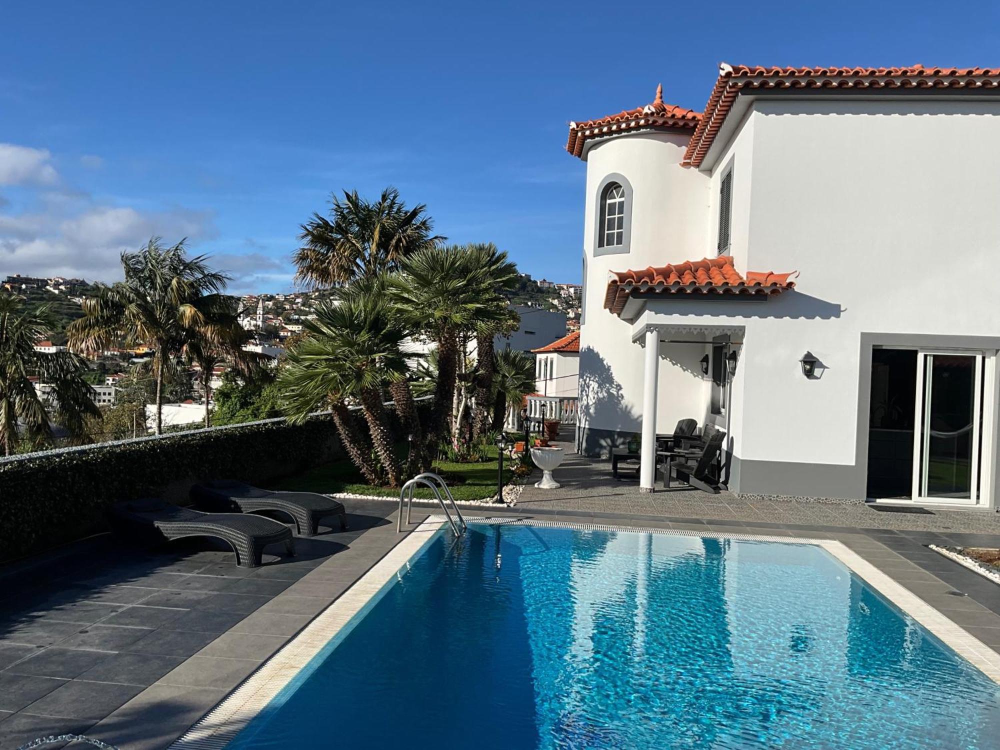 Beautiful 1-bed In Madeira Funchal (Madeira)