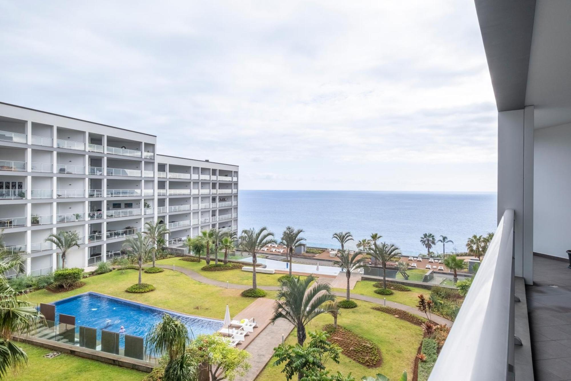 Lux Flat, Sea View, Ac, 3 Pools And Gym Apartment *