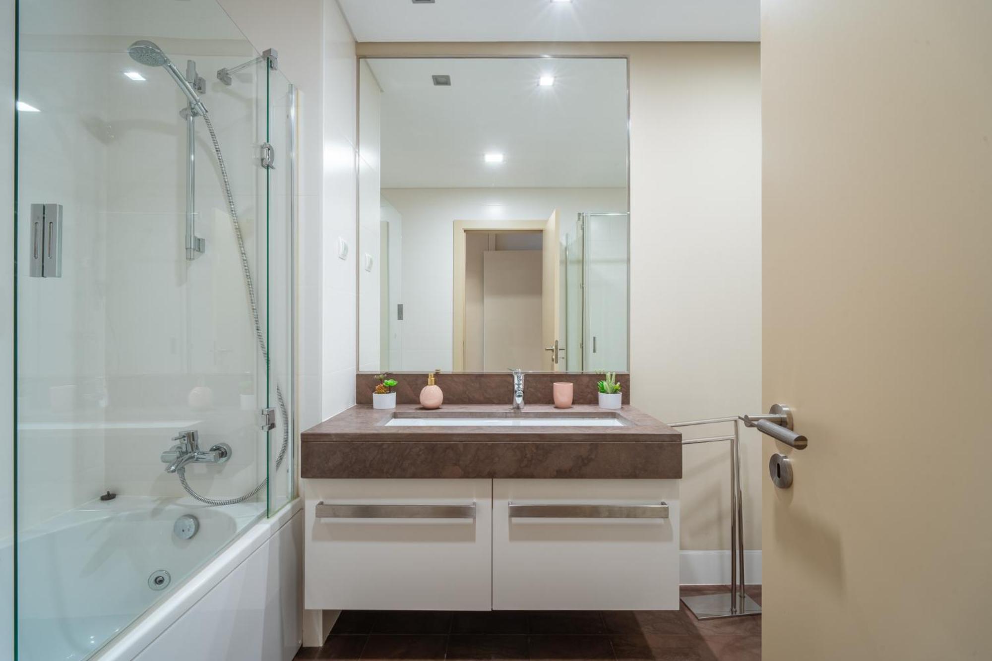 Lux Flat, Sea View, Ac, 3 Pools And Gym * Funchal (Madeira)