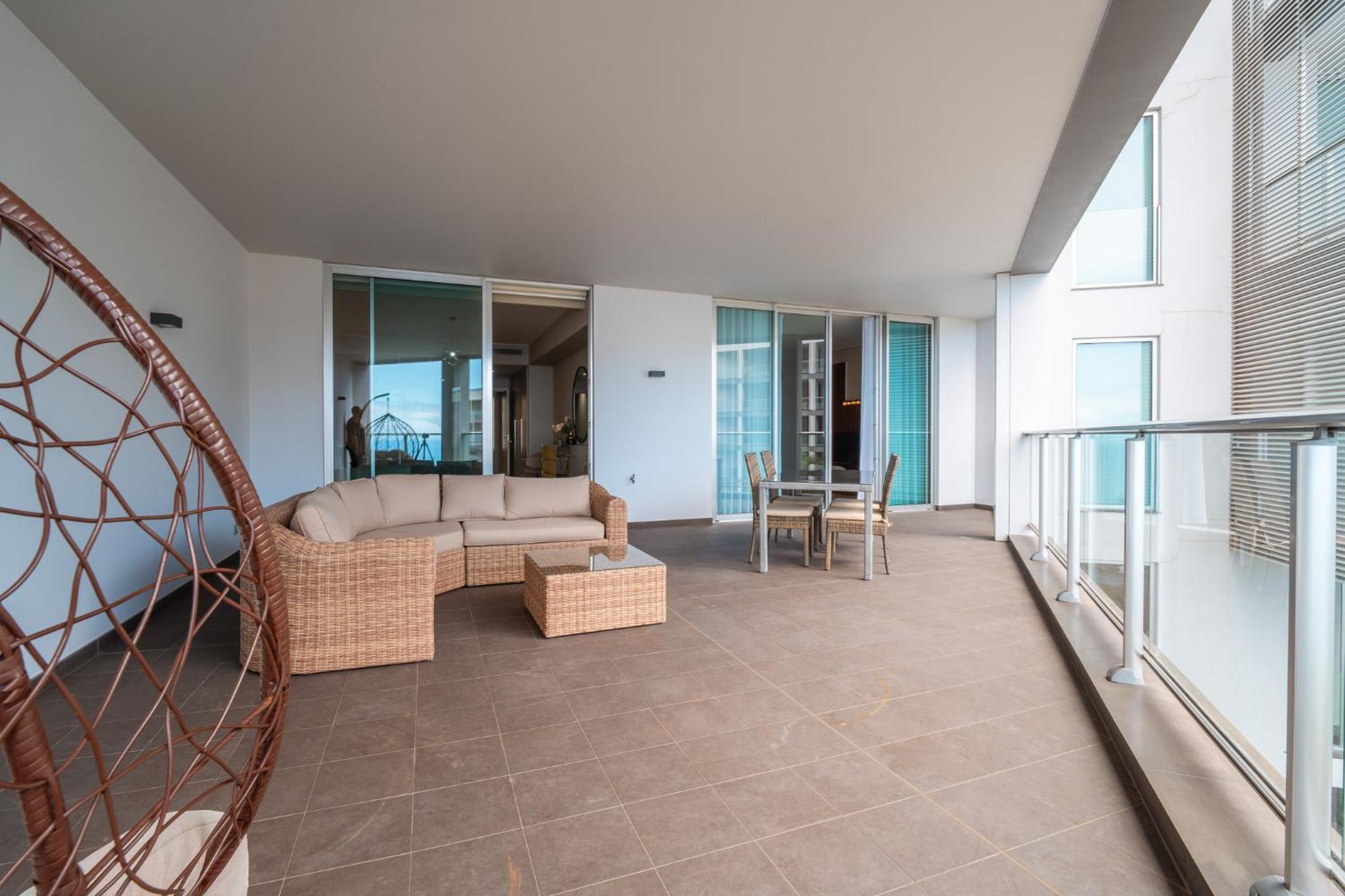 Lux Flat, Sea View, Ac, 3 Pools And Gym Apartment *
