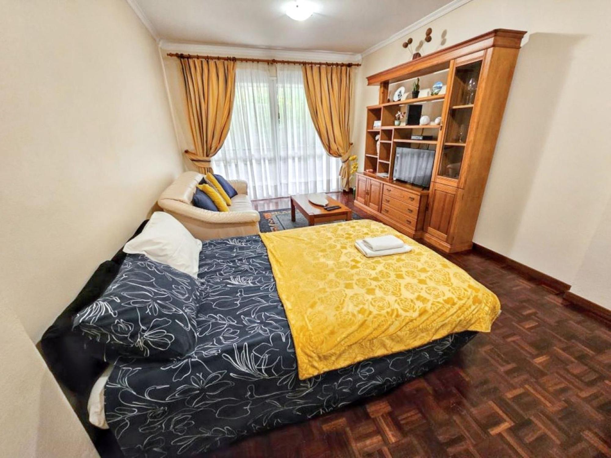 Charming In With Balcony And View Apartment