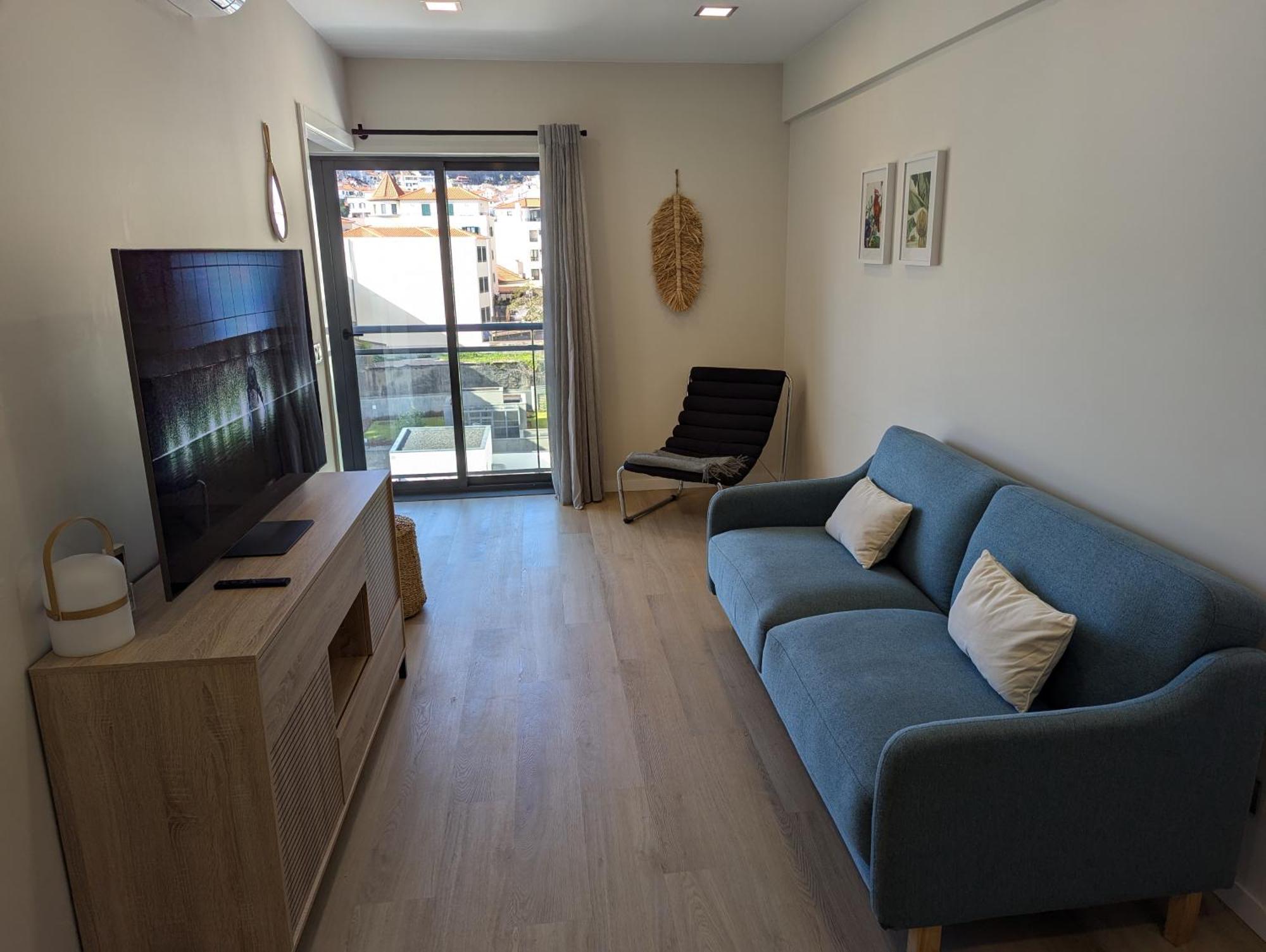 Top-floor One-bedroom Flats - Peaceful With Ocean And Views