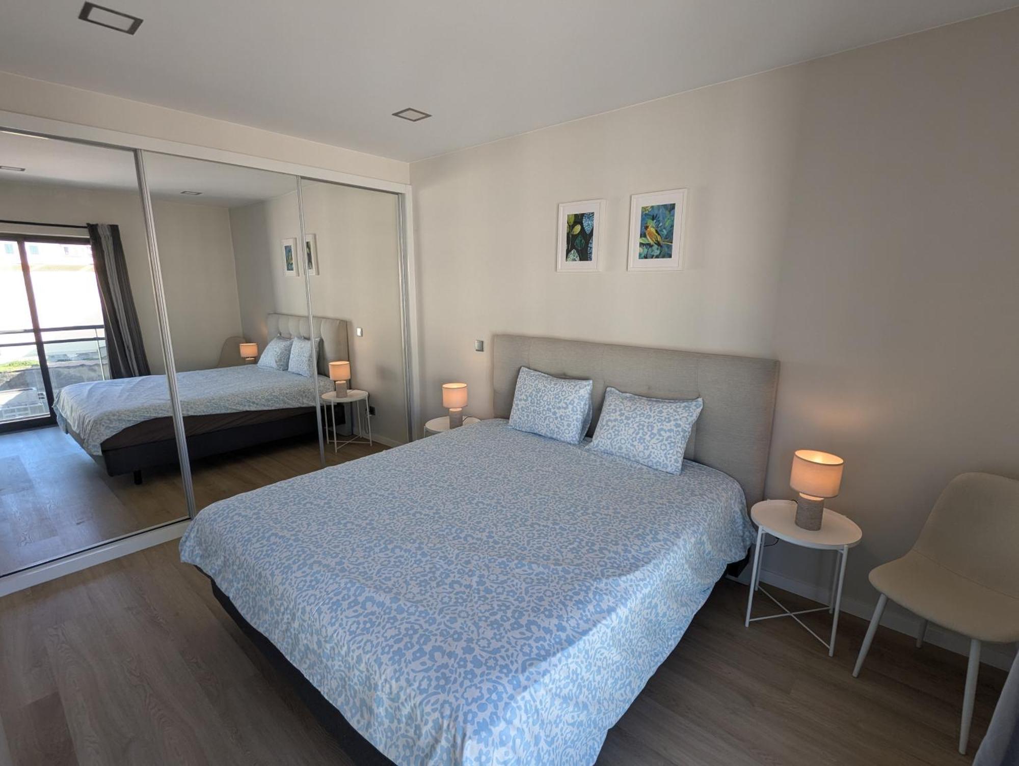 Top-floor One-bedroom Flats - Peaceful With Ocean And Views *