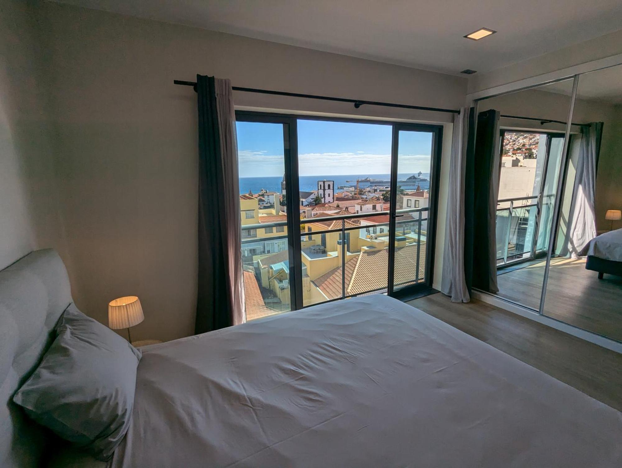 Top-floor One-bedroom Flats - Peaceful With Ocean And Views Apartamento