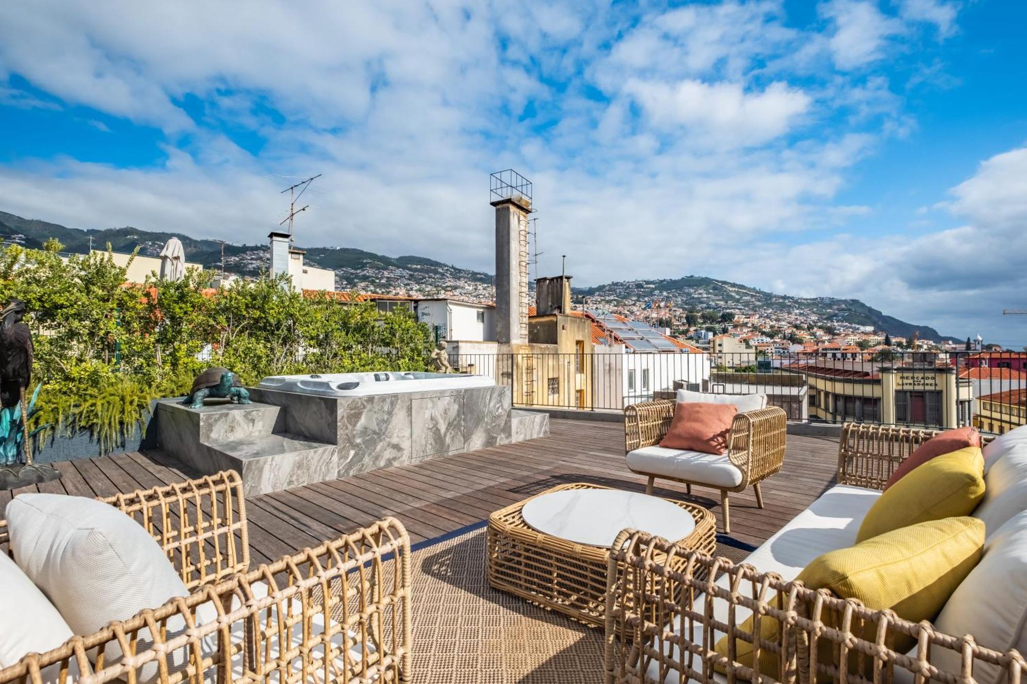 Apartment Jacuzzi, Terrace & Infinity Pool At Savoy Insular *