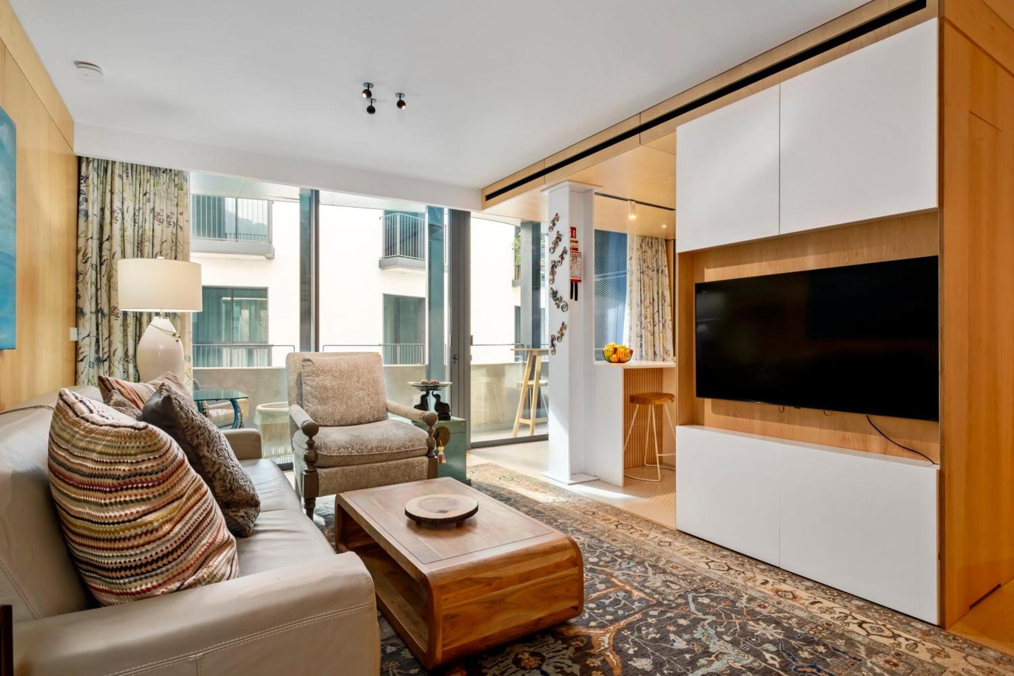 Jacuzzi, Terrace & Infinity Pool At Savoy Insular Apartment Funchal (Madeira)