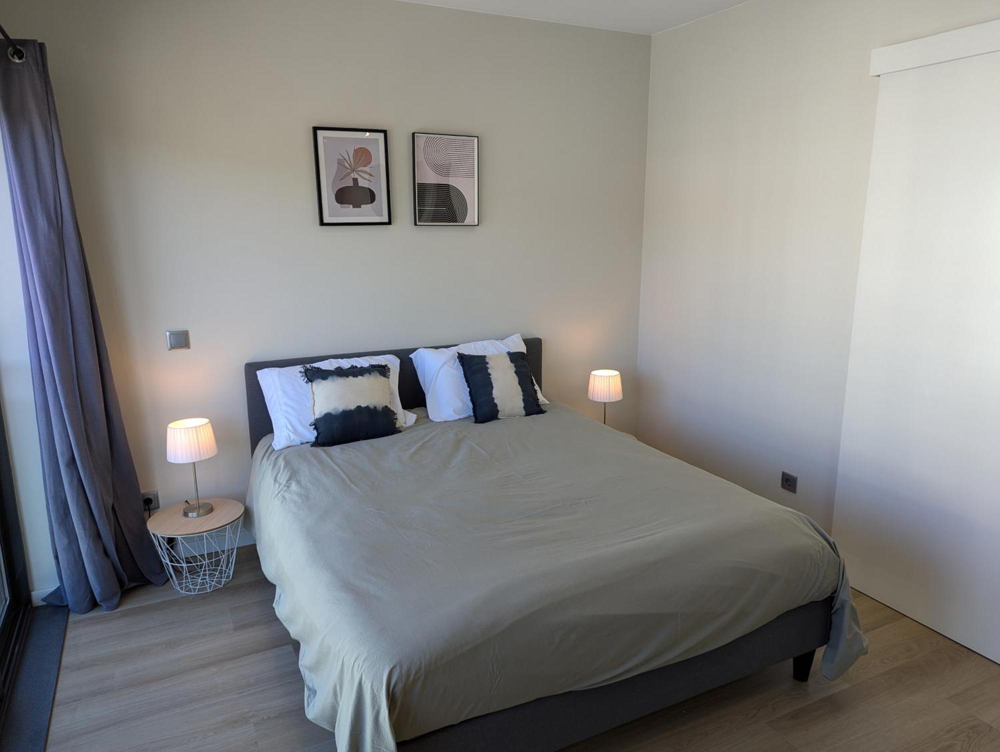 Top-floor One-bedroom Flats - Peaceful With Ocean And Views *