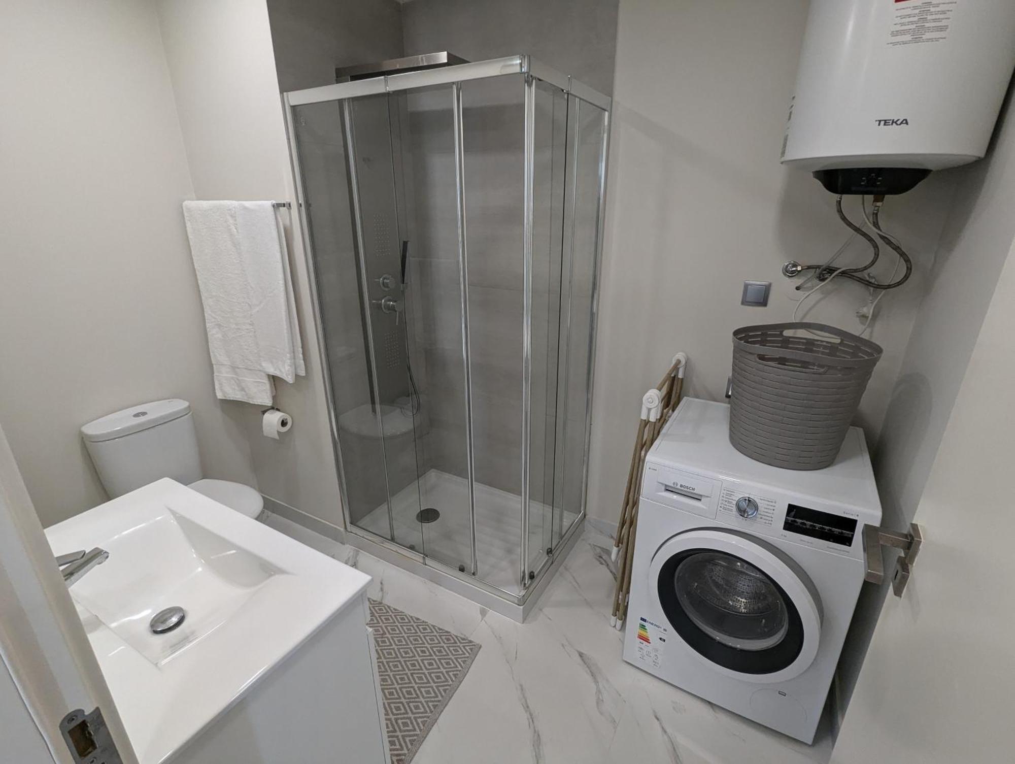 Top-floor One-bedroom Flats - Peaceful With Ocean And Views *