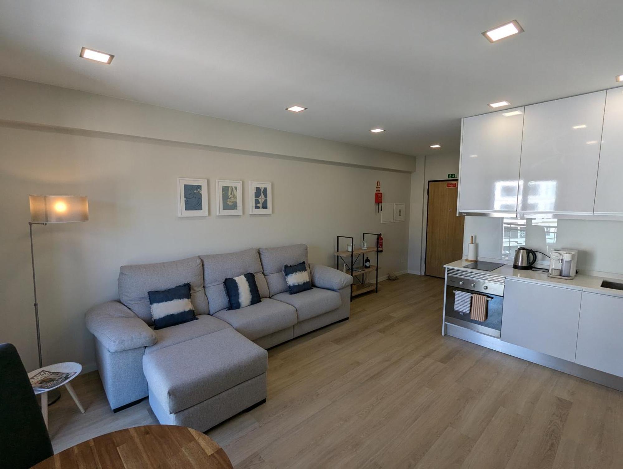 Top-floor One-bedroom Flats - Peaceful With Ocean And Views Apartamento