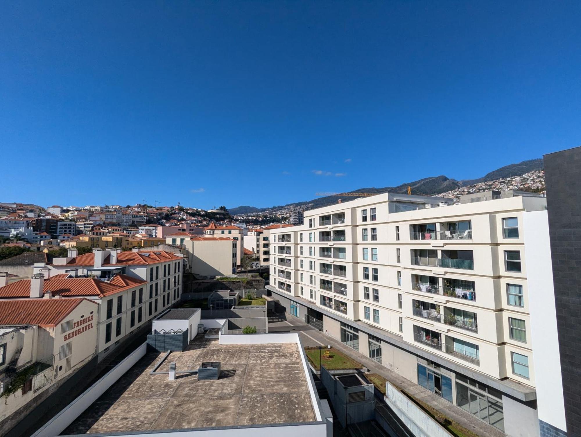 Top-floor One-bedroom Flats - Peaceful With Ocean And Views *