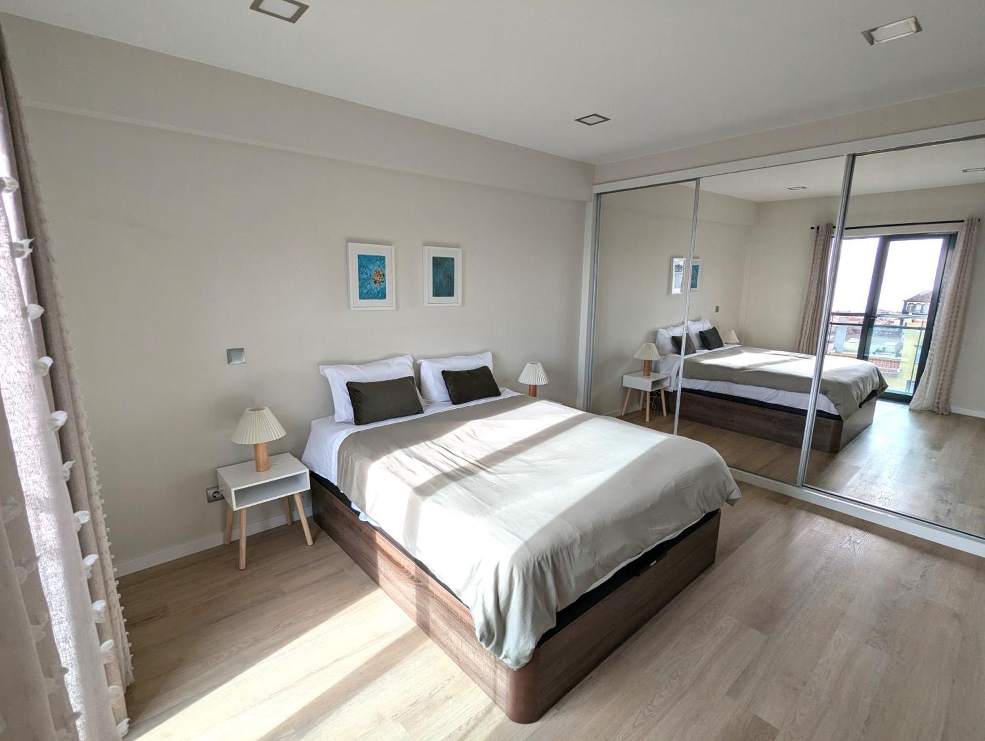 Top-floor One-bedroom Flats - Peaceful With Ocean And Views *