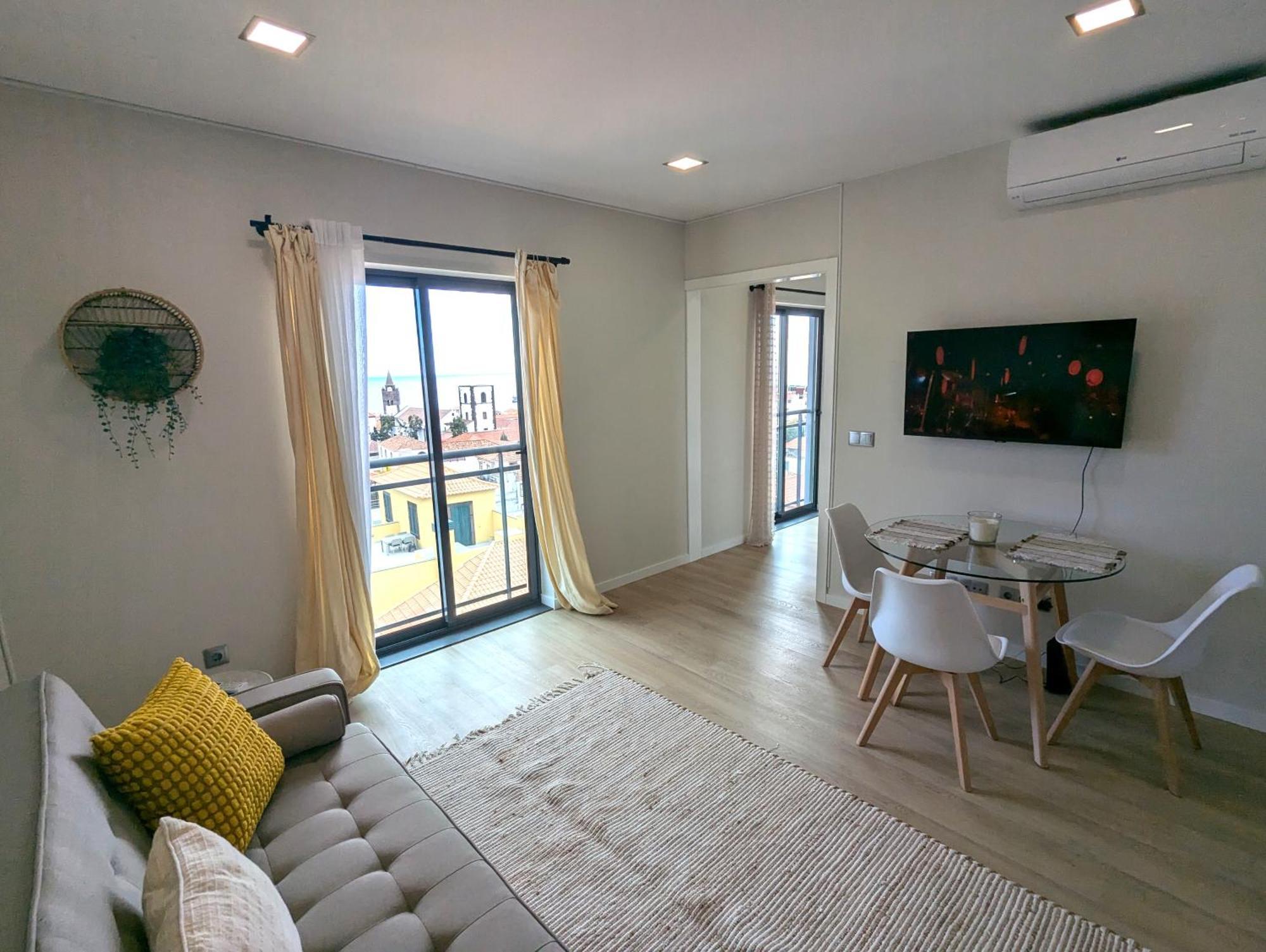 Top-floor One-bedroom Flats - Peaceful With Ocean And Views Apartamento *